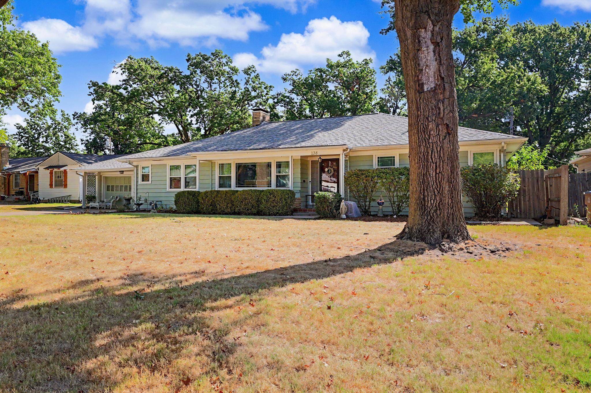 138 S PARKWOOD LN, Wichita, KS 67218-1613