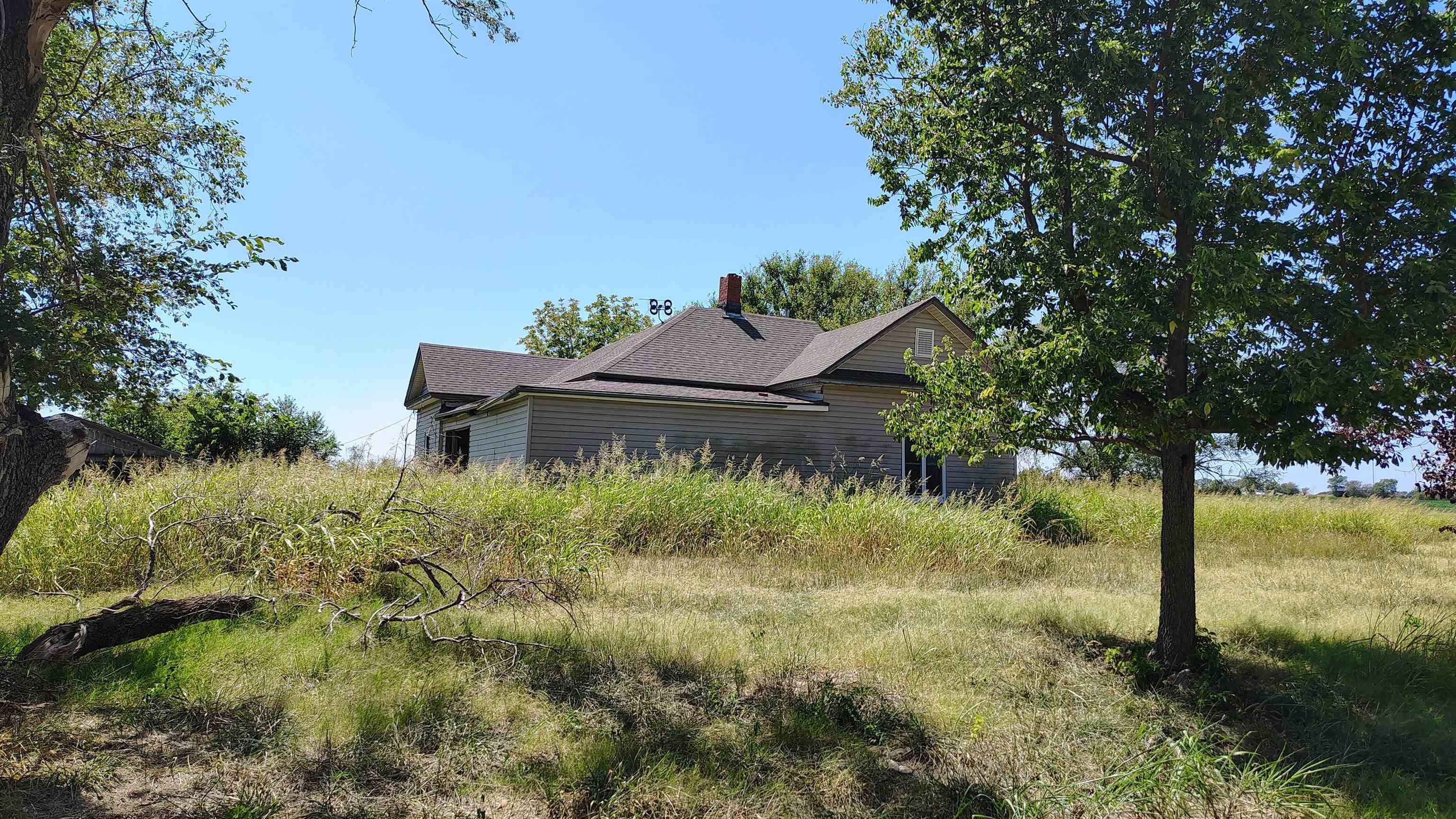 555 E 77th Ave North, Wellington, KS 67152