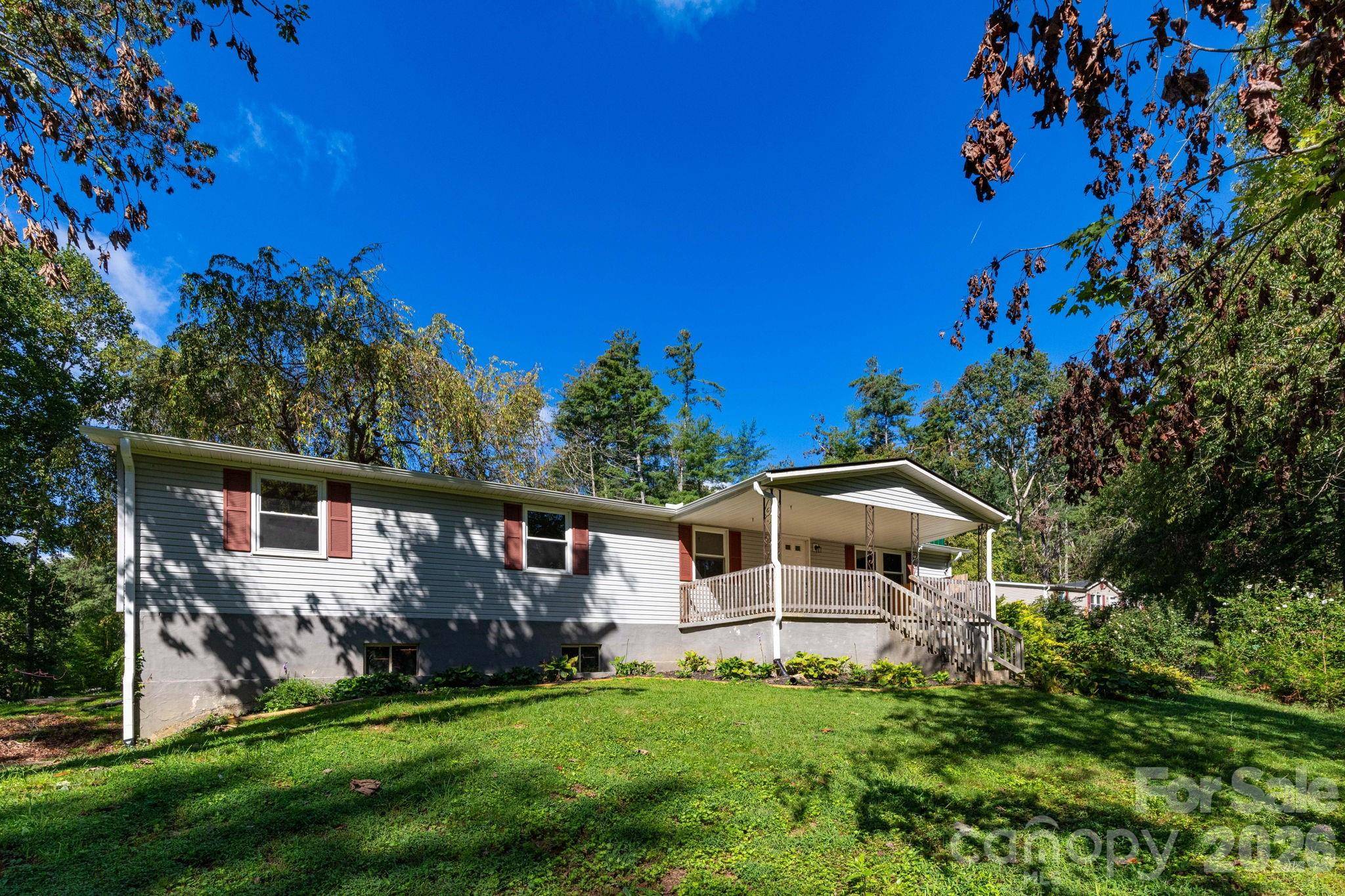38 Mountainberry LN, Fairview, NC 28730