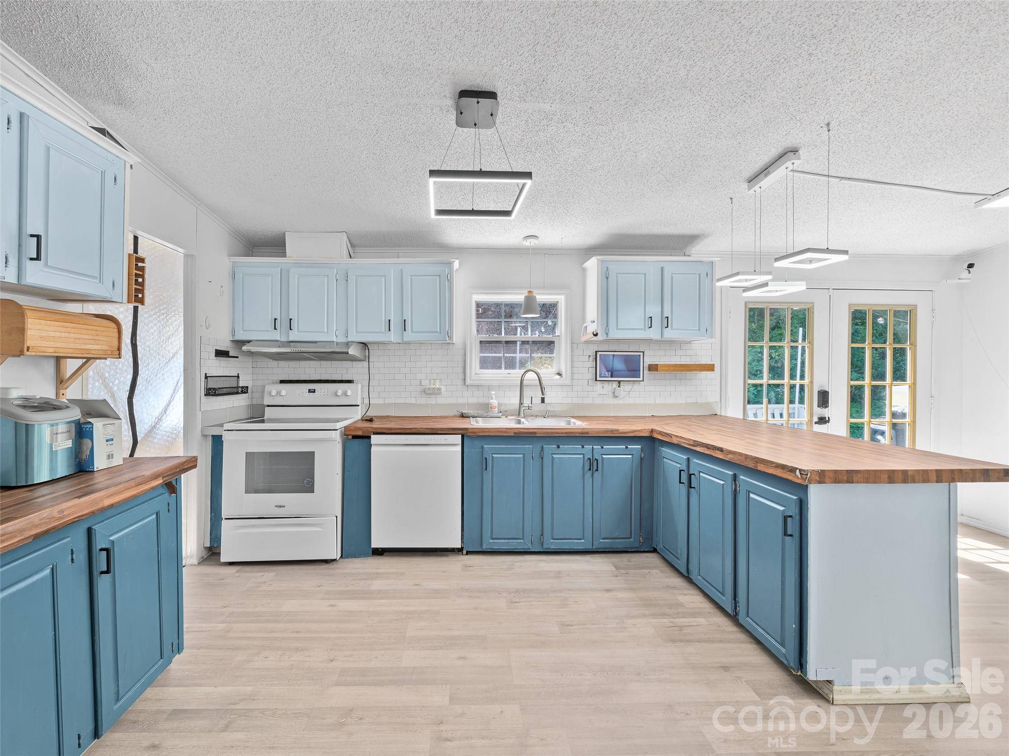 59 Sprinkle DR, Spruce Pine, NC 28777