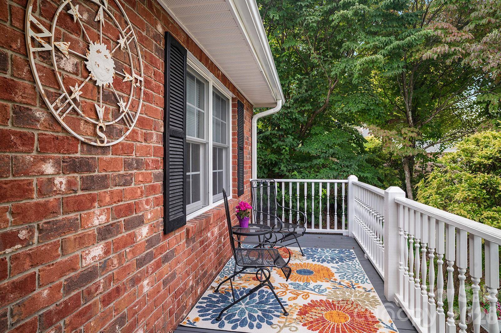 647 High Quarry RD, Hendersonville, NC 28791