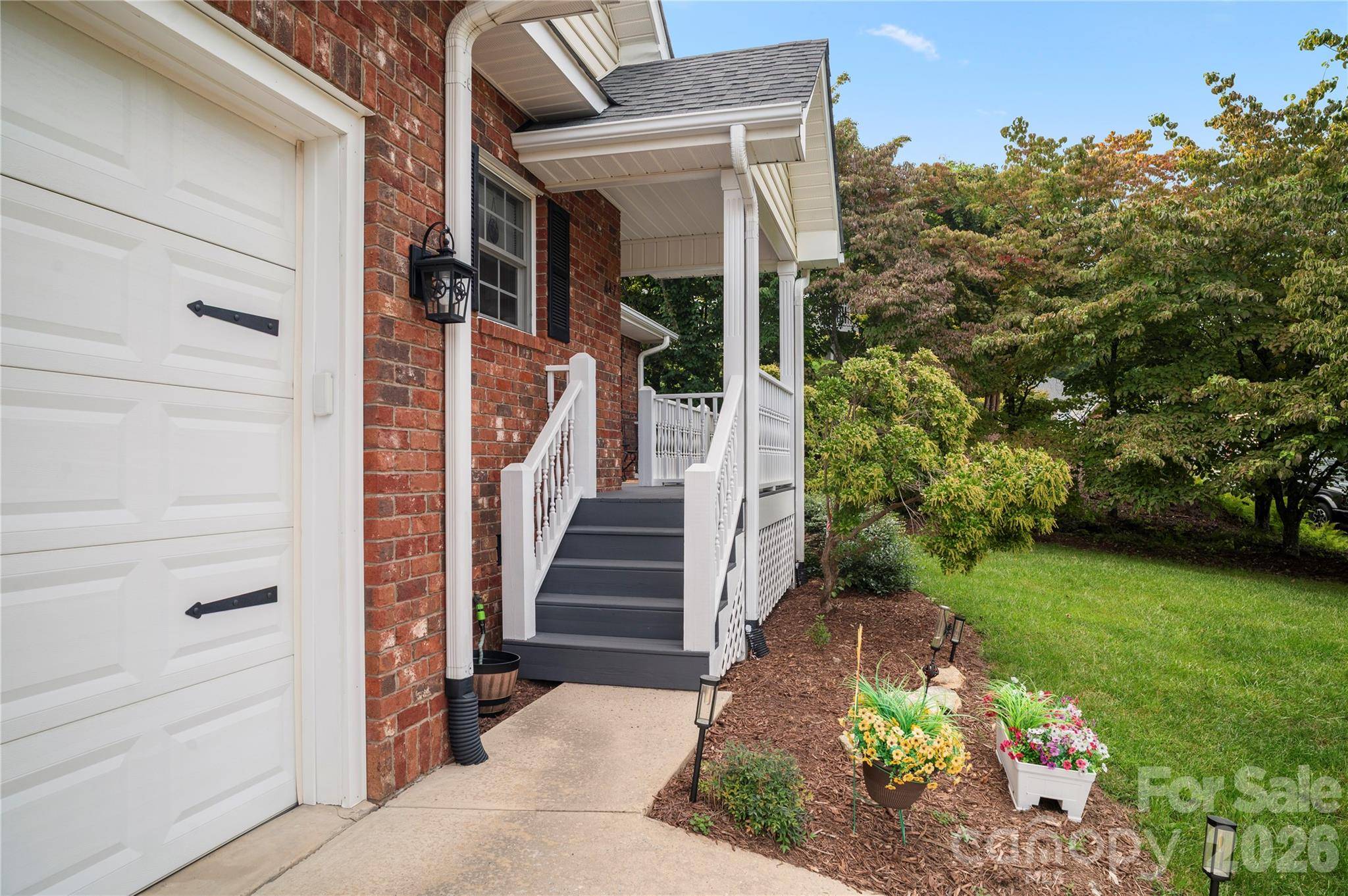 647 High Quarry RD, Hendersonville, NC 28791