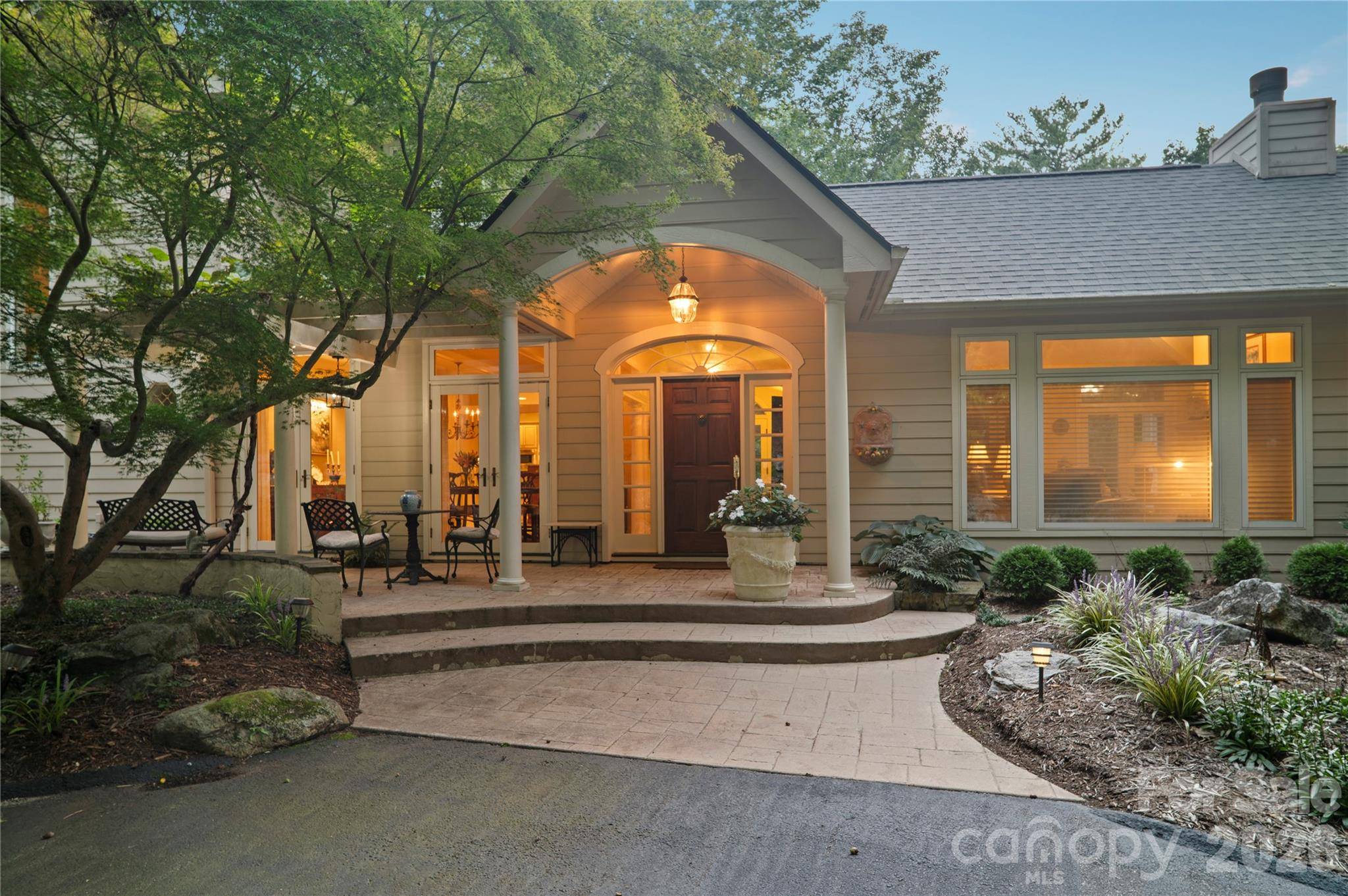 4 Citadel LN, Hendersonville, NC 28739