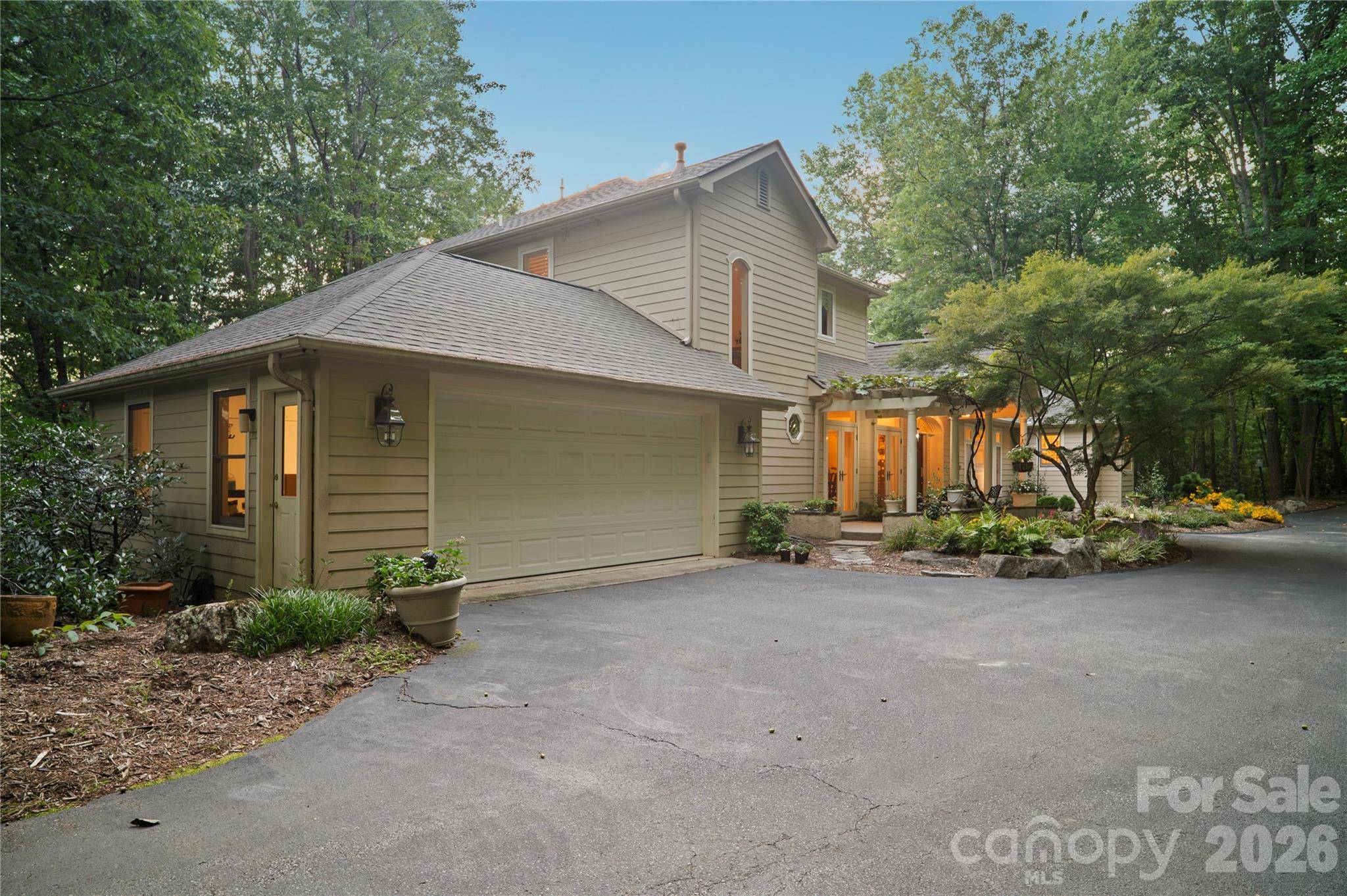 4 Citadel LN, Hendersonville, NC 28739
