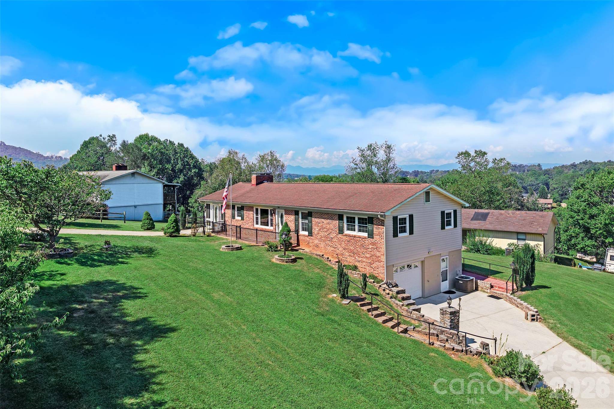 54 Terrace DR, Weaverville, NC 28787