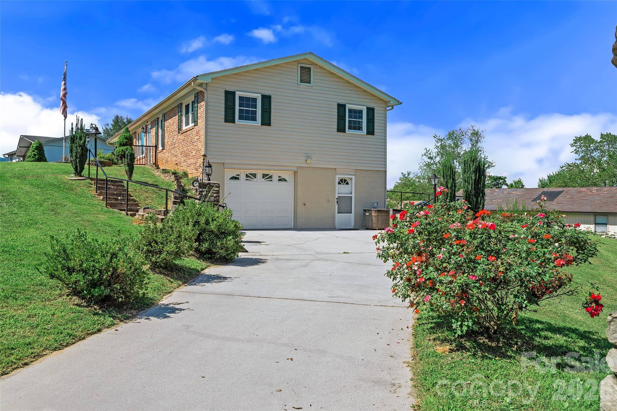 54 Terrace DR, Weaverville, NC 28787