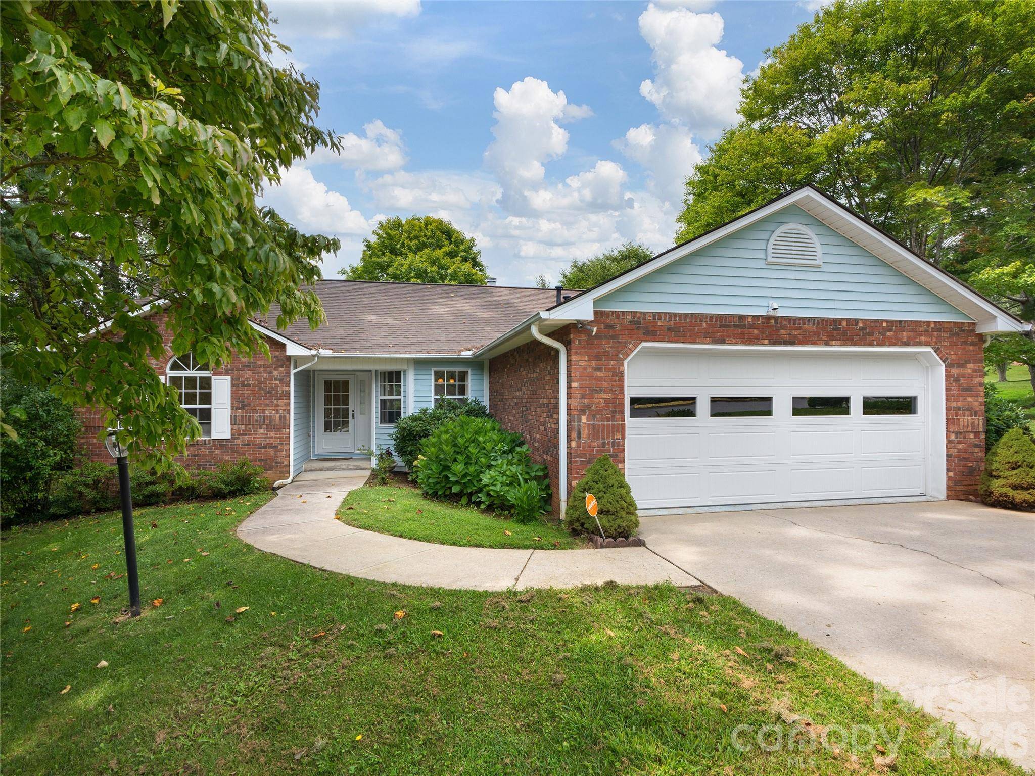 5 St Andrews DR, Etowah, NC 28729
