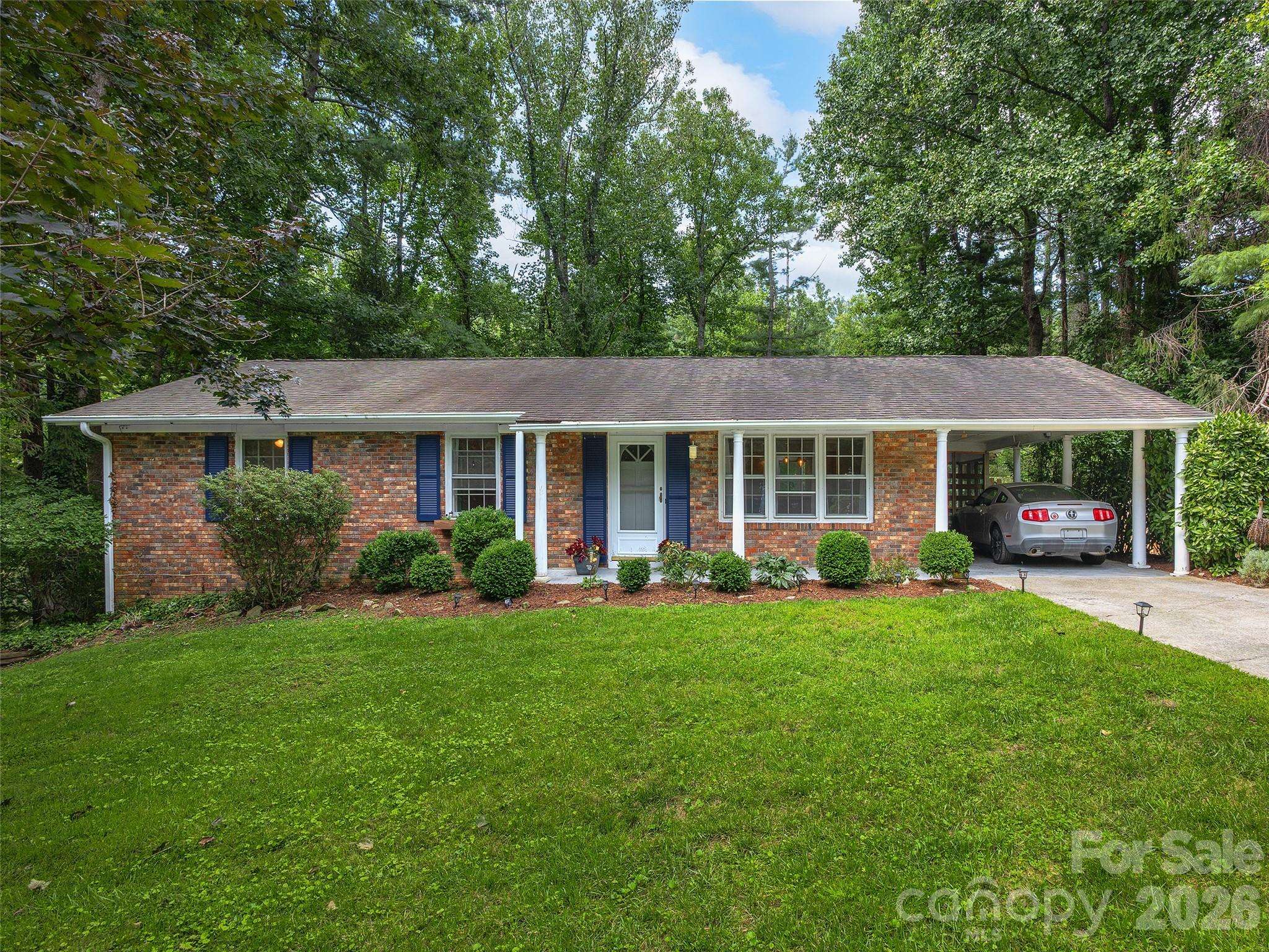921 Indian Hill RD, Hendersonville, NC 28791
