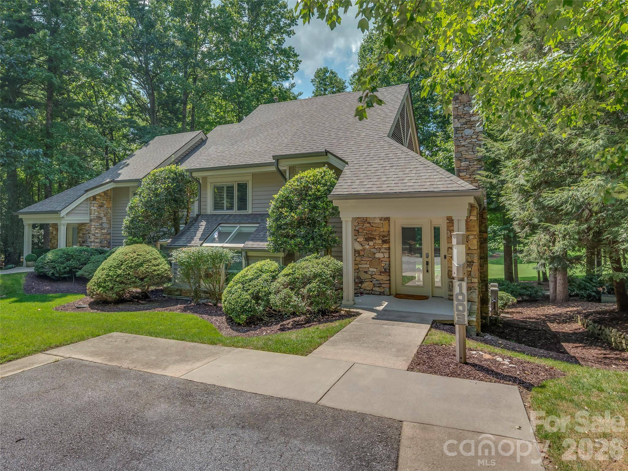 1003 Indian Cave RD, Hendersonville, NC 28739