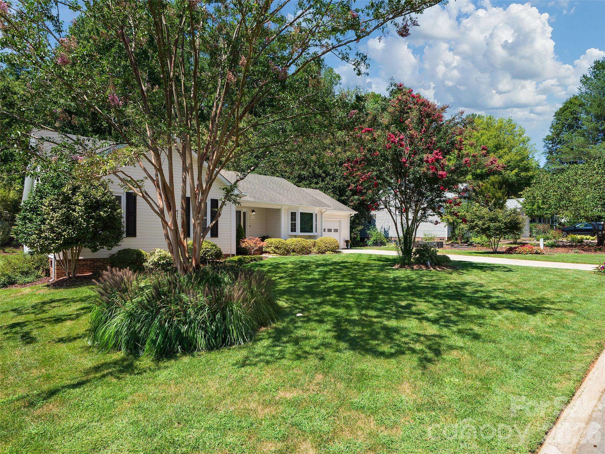 22 Southchase DR, Fletcher, NC 28732