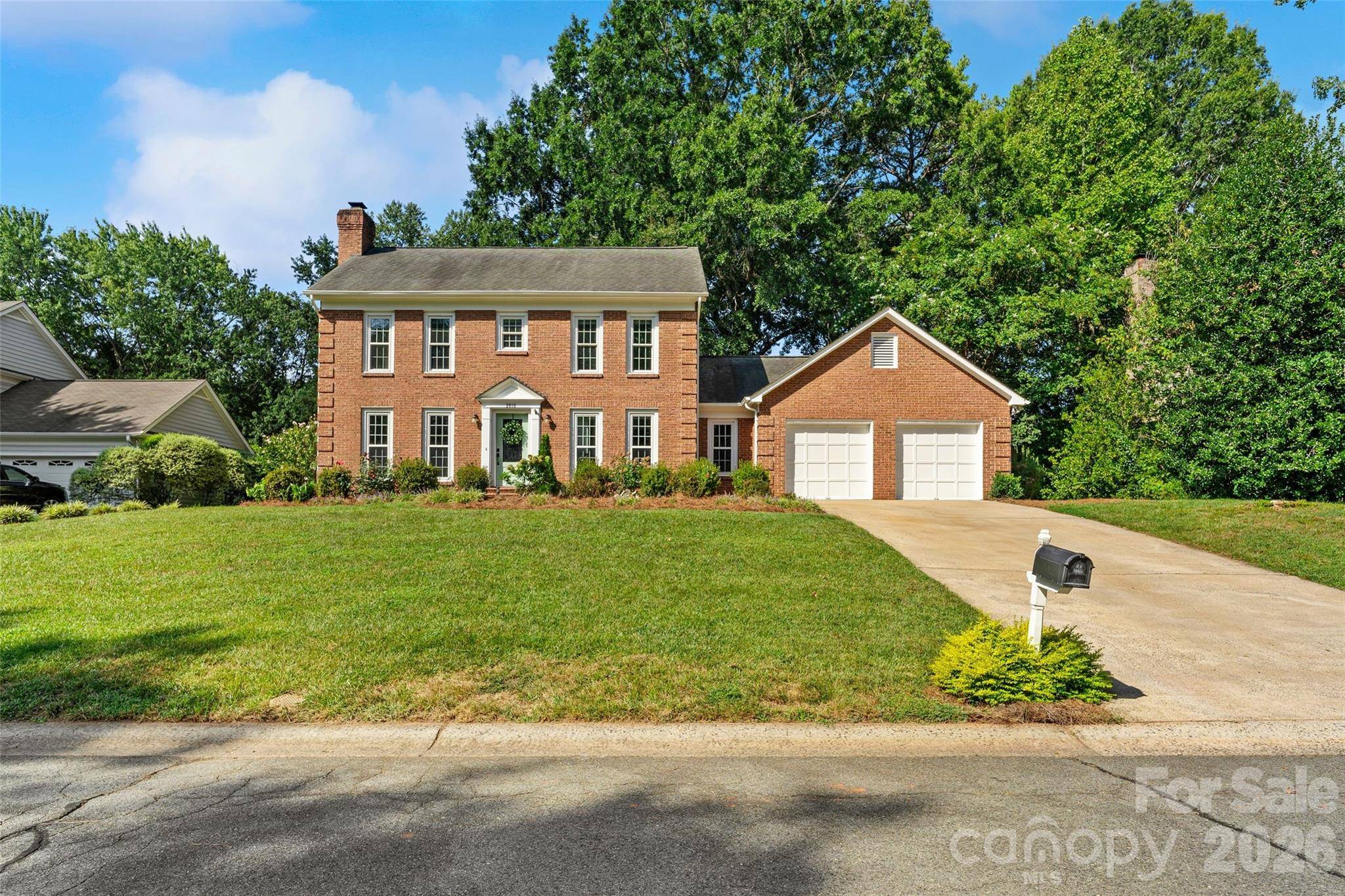 2010 Glendalough LN, Matthews, NC 28105