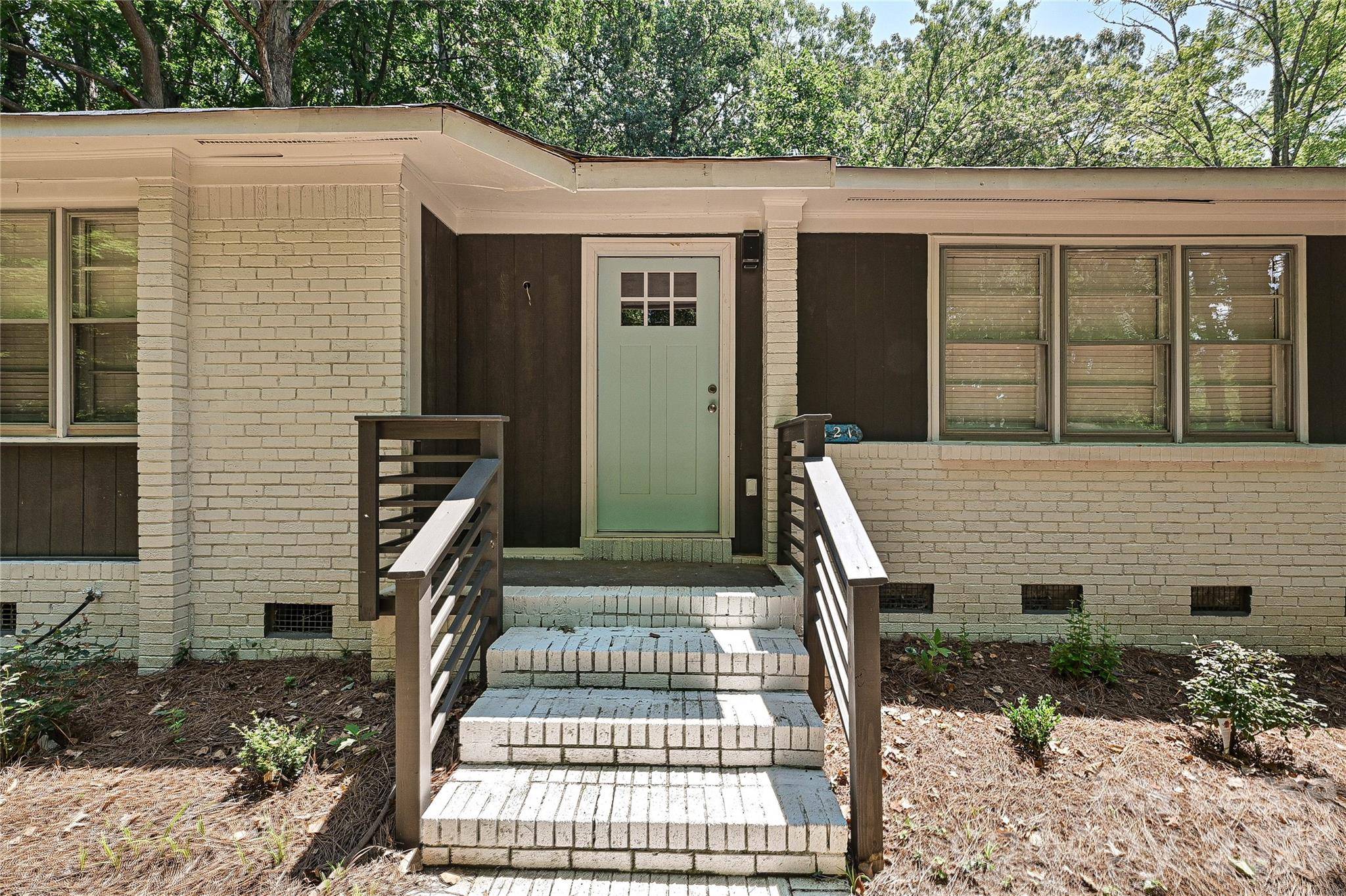 5121 Farm Pond LN, Charlotte, NC 28212