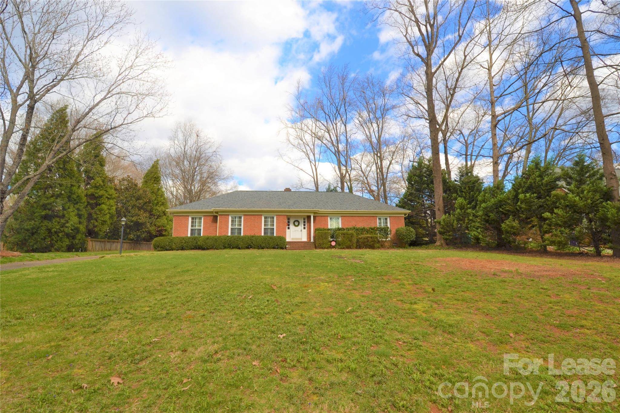 2409 Huntingtowne Farms LN, Charlotte, NC 28210
