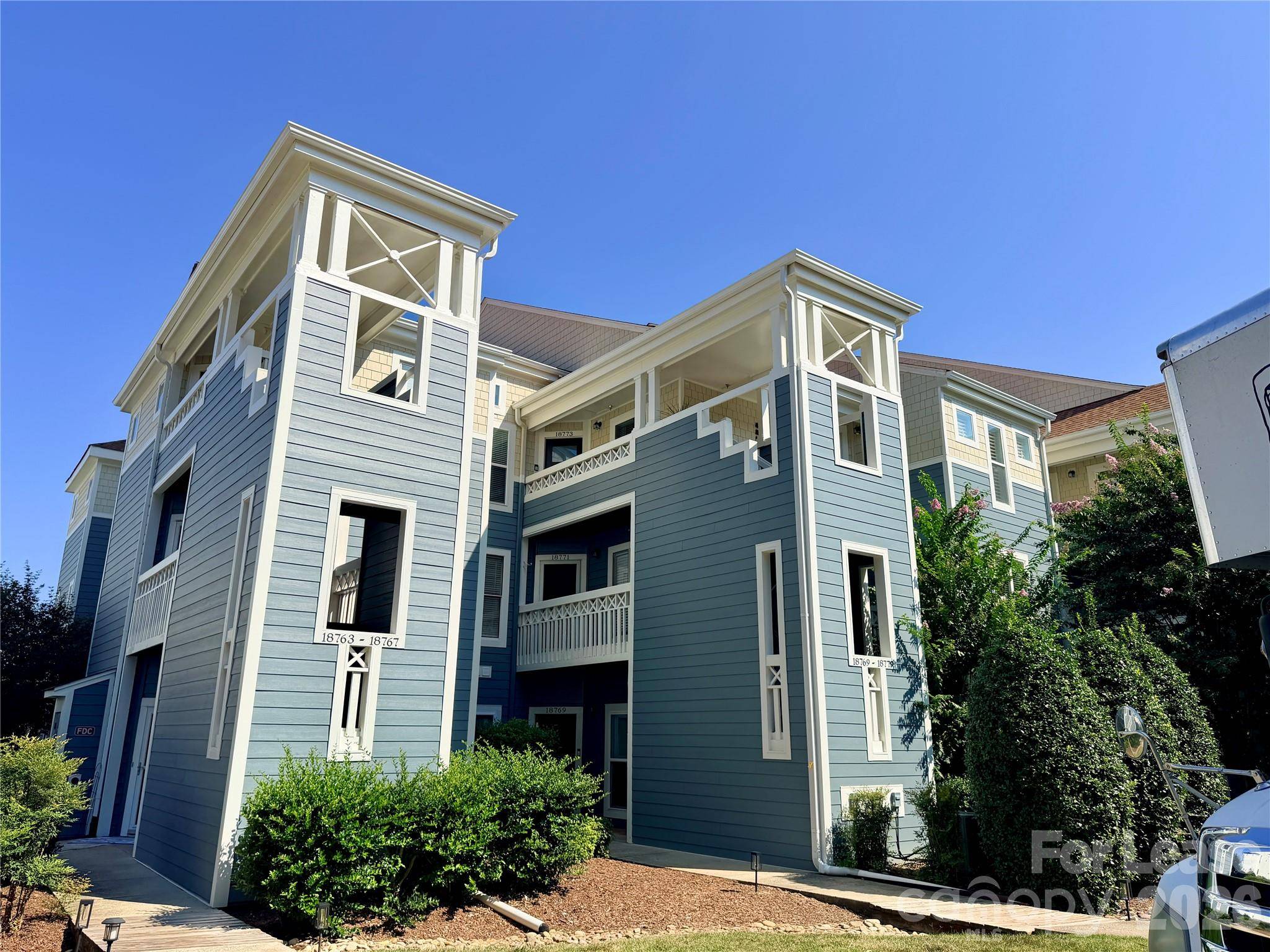 18771 Vineyard Point LN, Cornelius, NC 28031