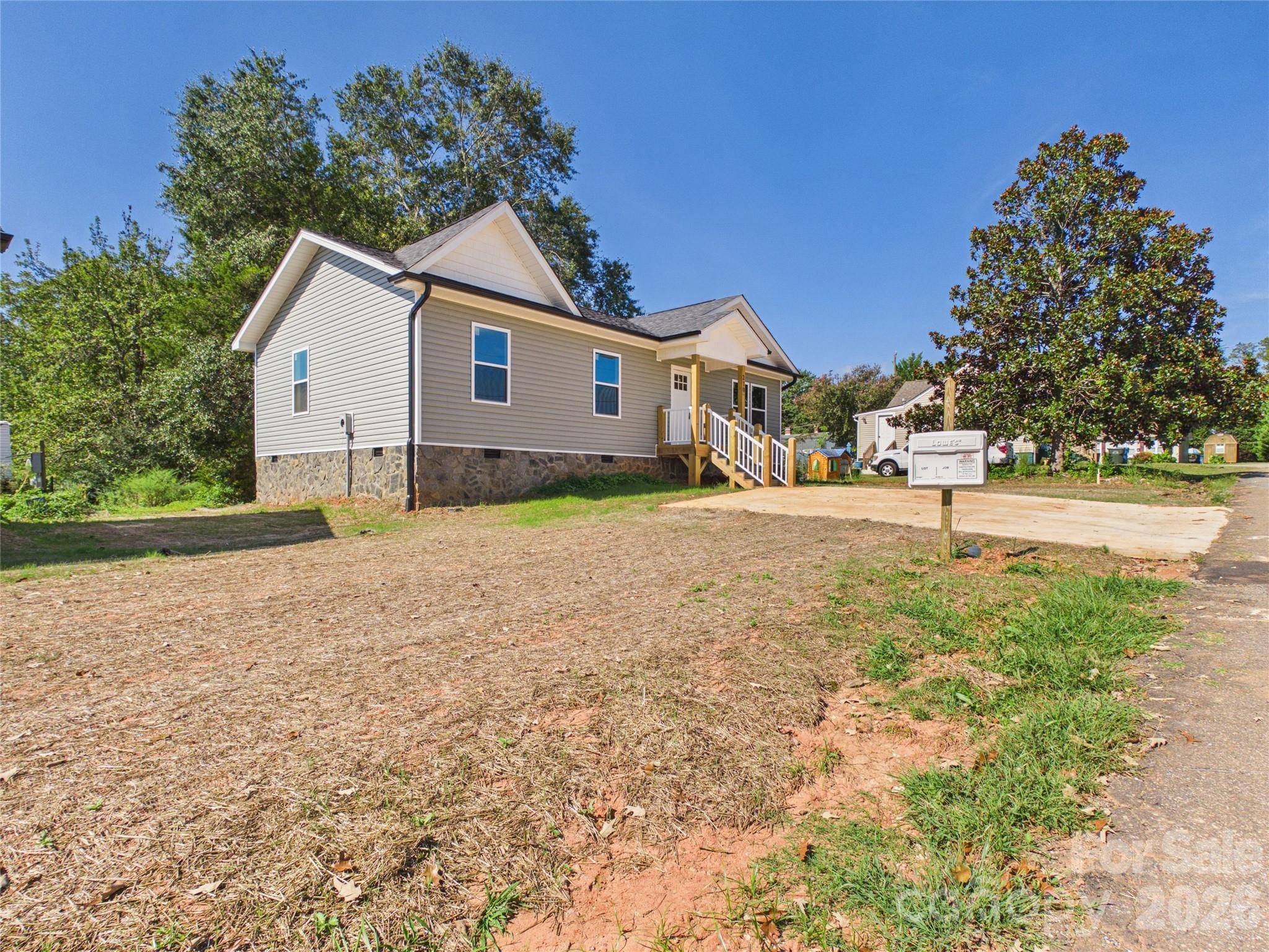 210 22nd Avenue PL NE, Hickory, NC 28601