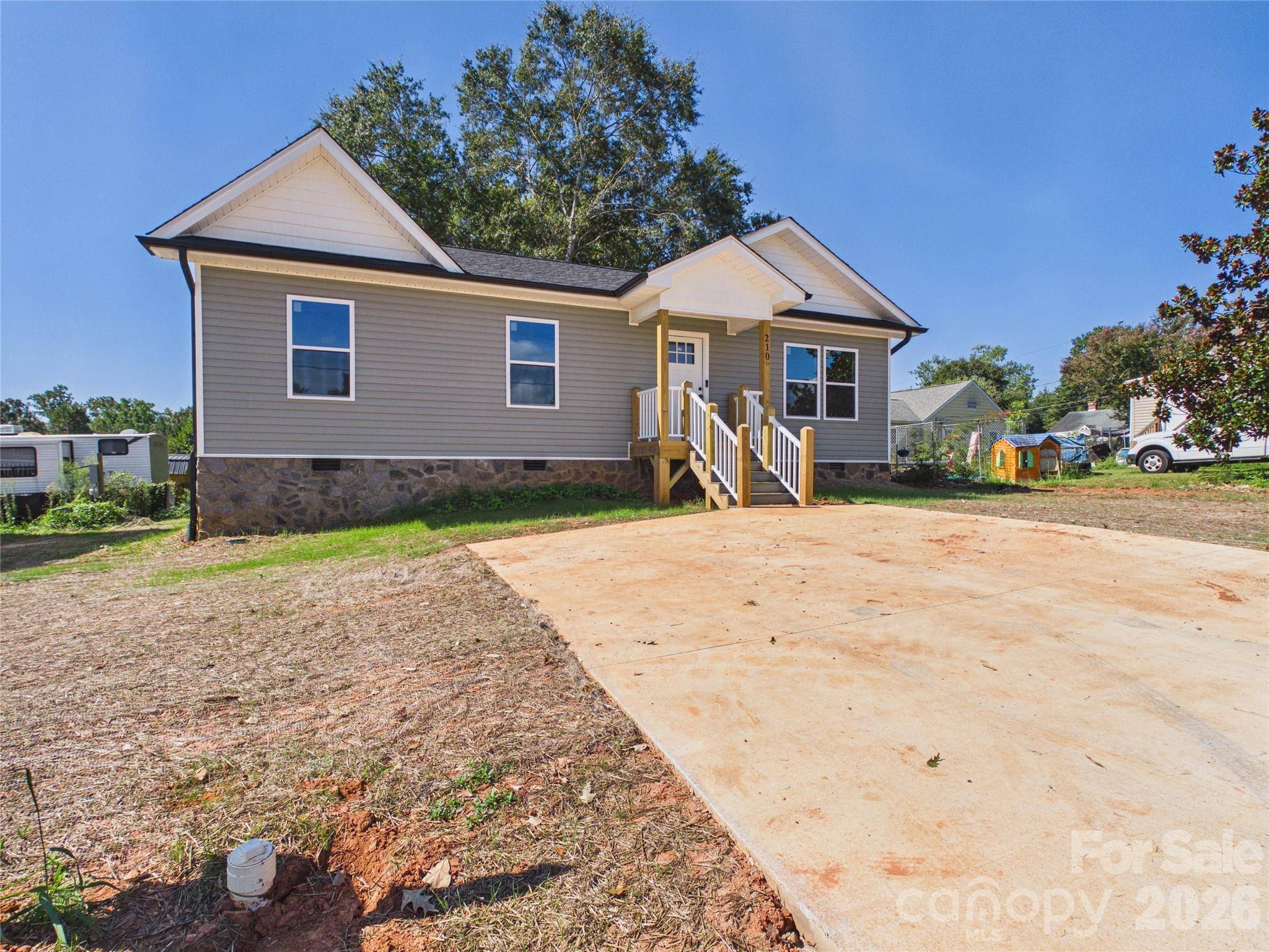 210 22nd Avenue PL NE, Hickory, NC 28601
