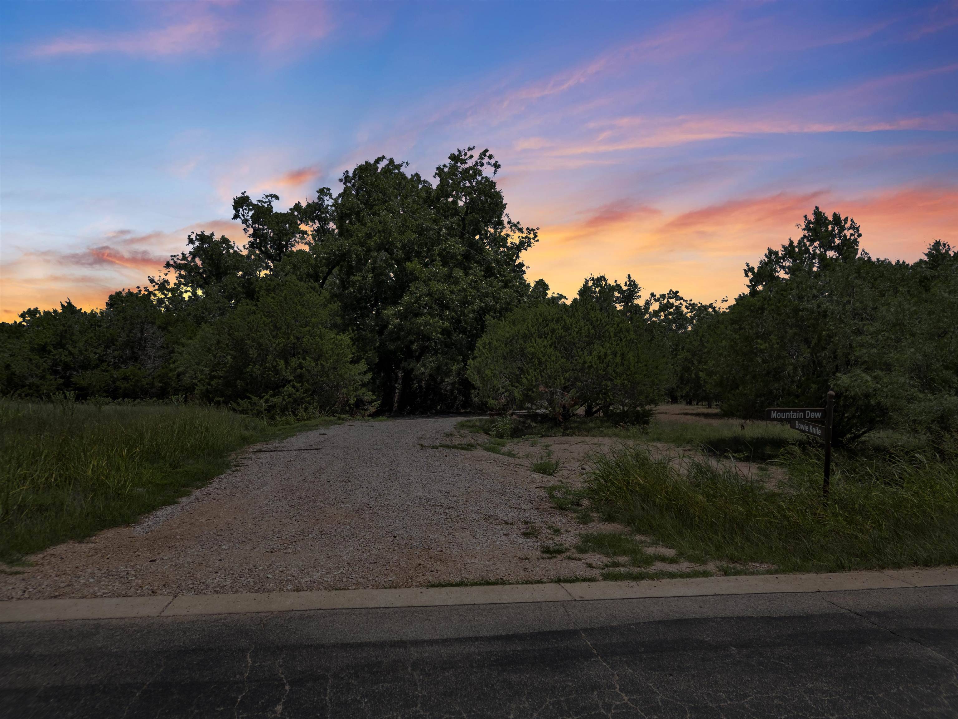 Lot# K10215 Bowie Knife, Horseshoe Bay, TX 78657
