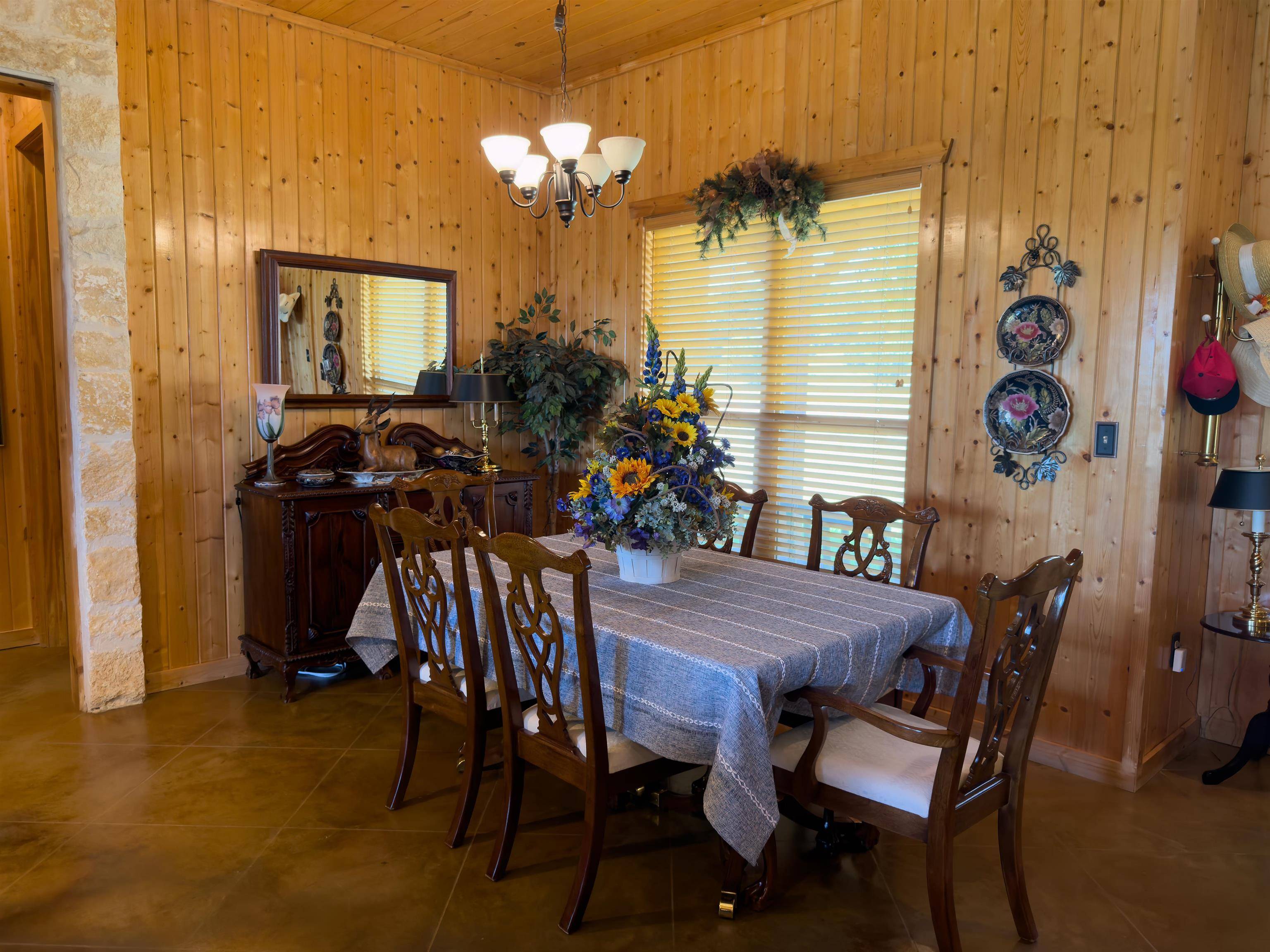 108 LEGEND HILLS BLVD., Llano, TX 78643