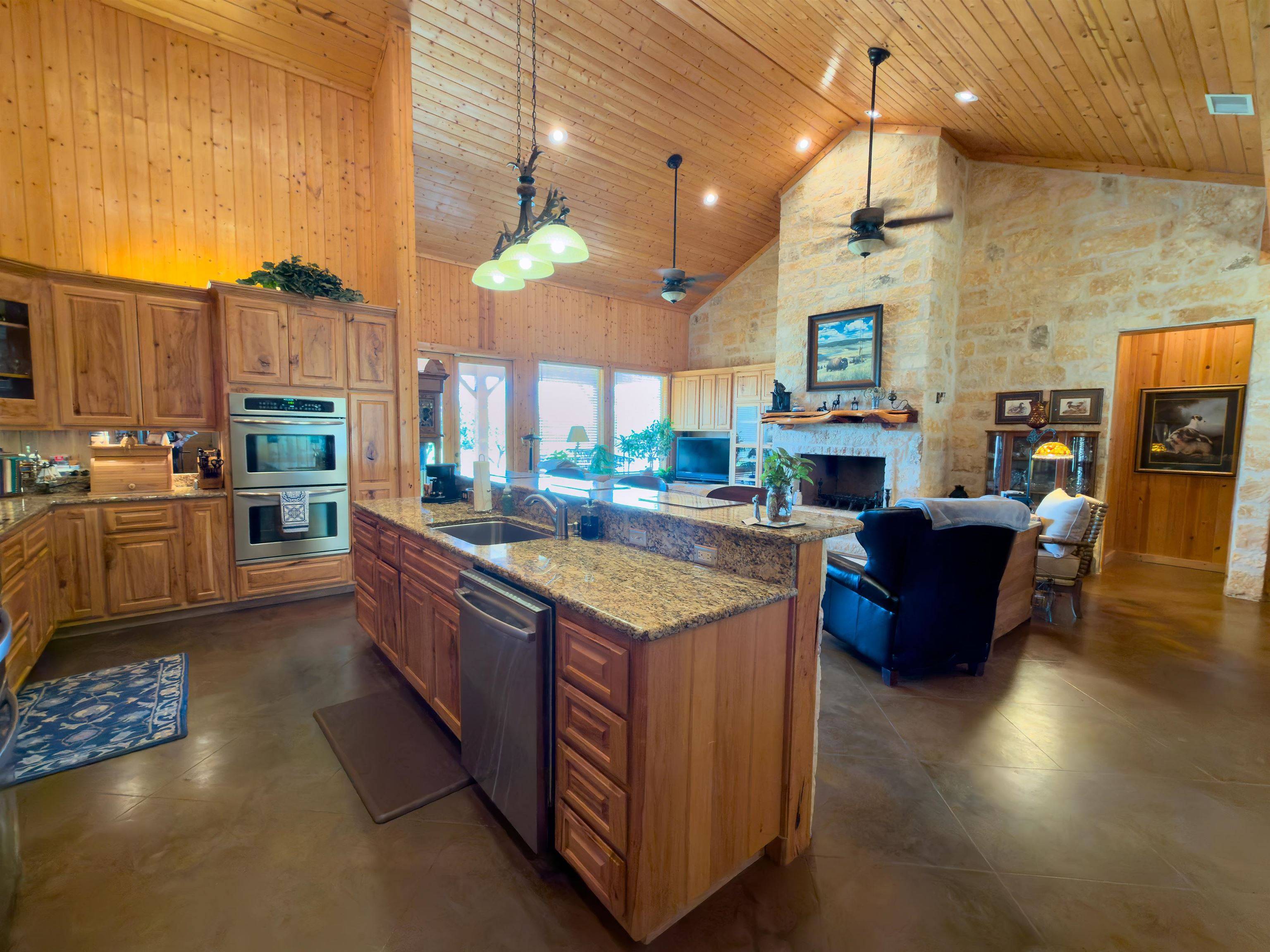 108 LEGEND HILLS BLVD., Llano, TX 78643