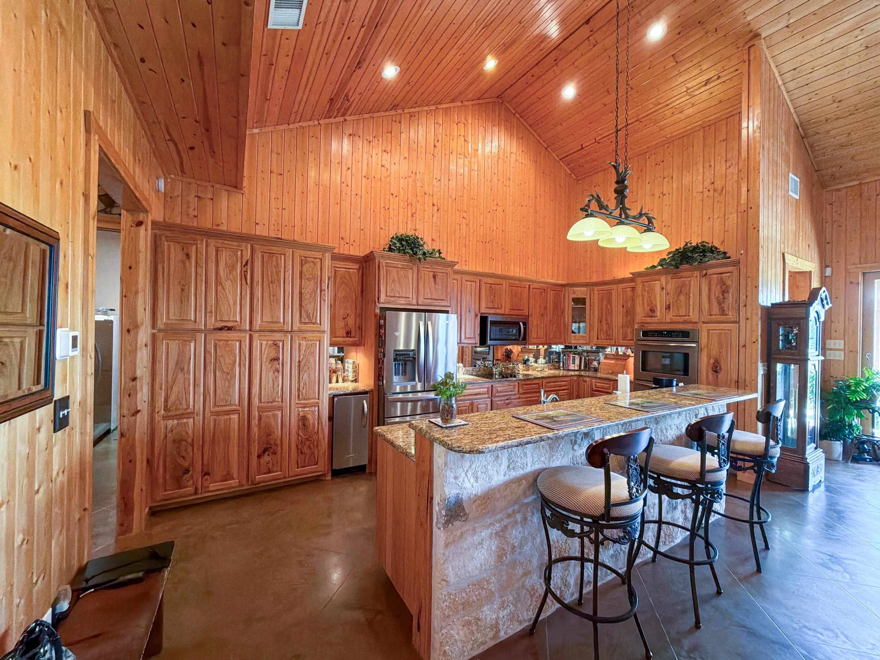 108 LEGEND HILLS BLVD., Llano, TX 78643
