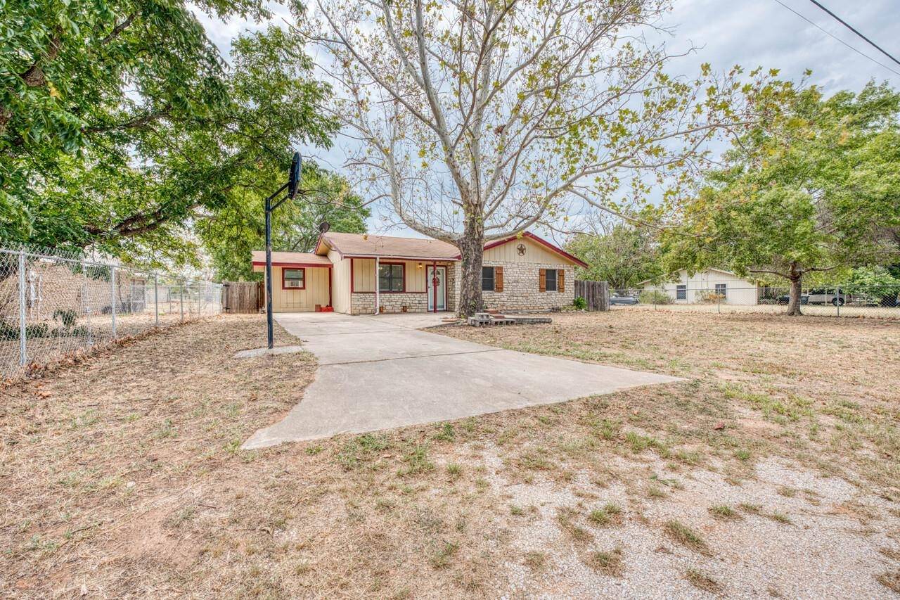 212 N River Oaks DR, Burnet, TX 78611