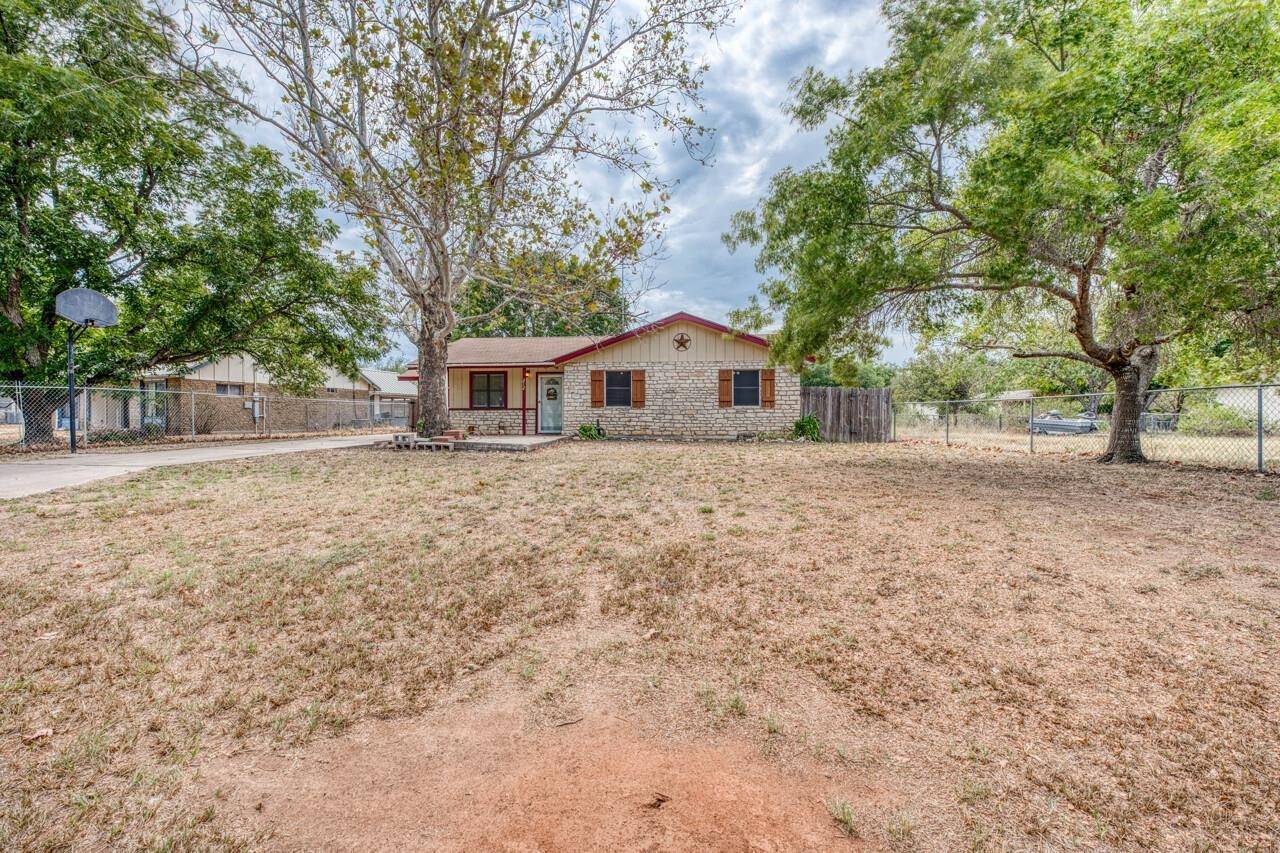 212 N River Oaks DR, Burnet, TX 78611