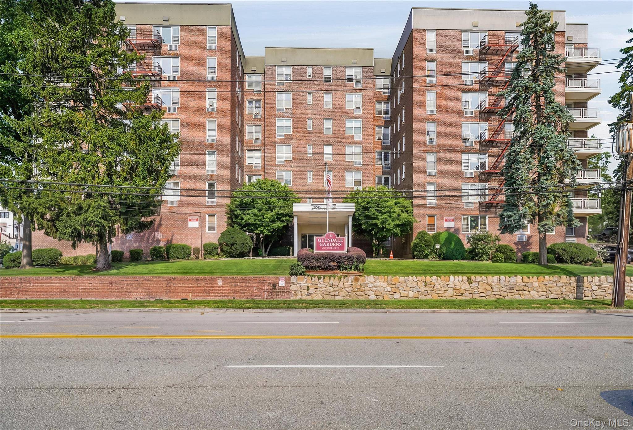 125 Bronx River RD #2F, Yonkers, NY 10704