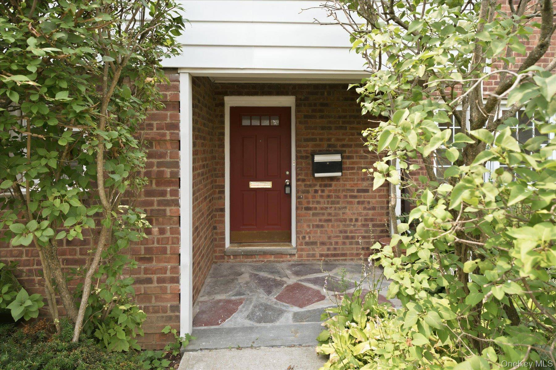 117 Robins RD #117, New Rochelle, NY 10801