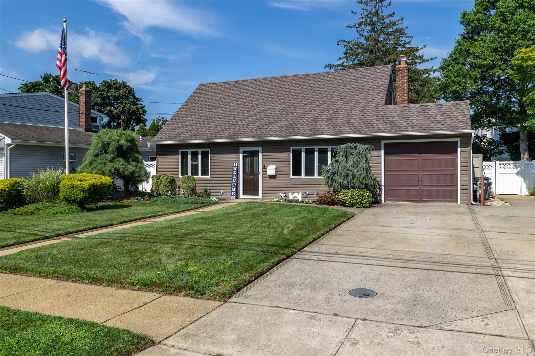 2100 North DR, Seaford, NY 11783