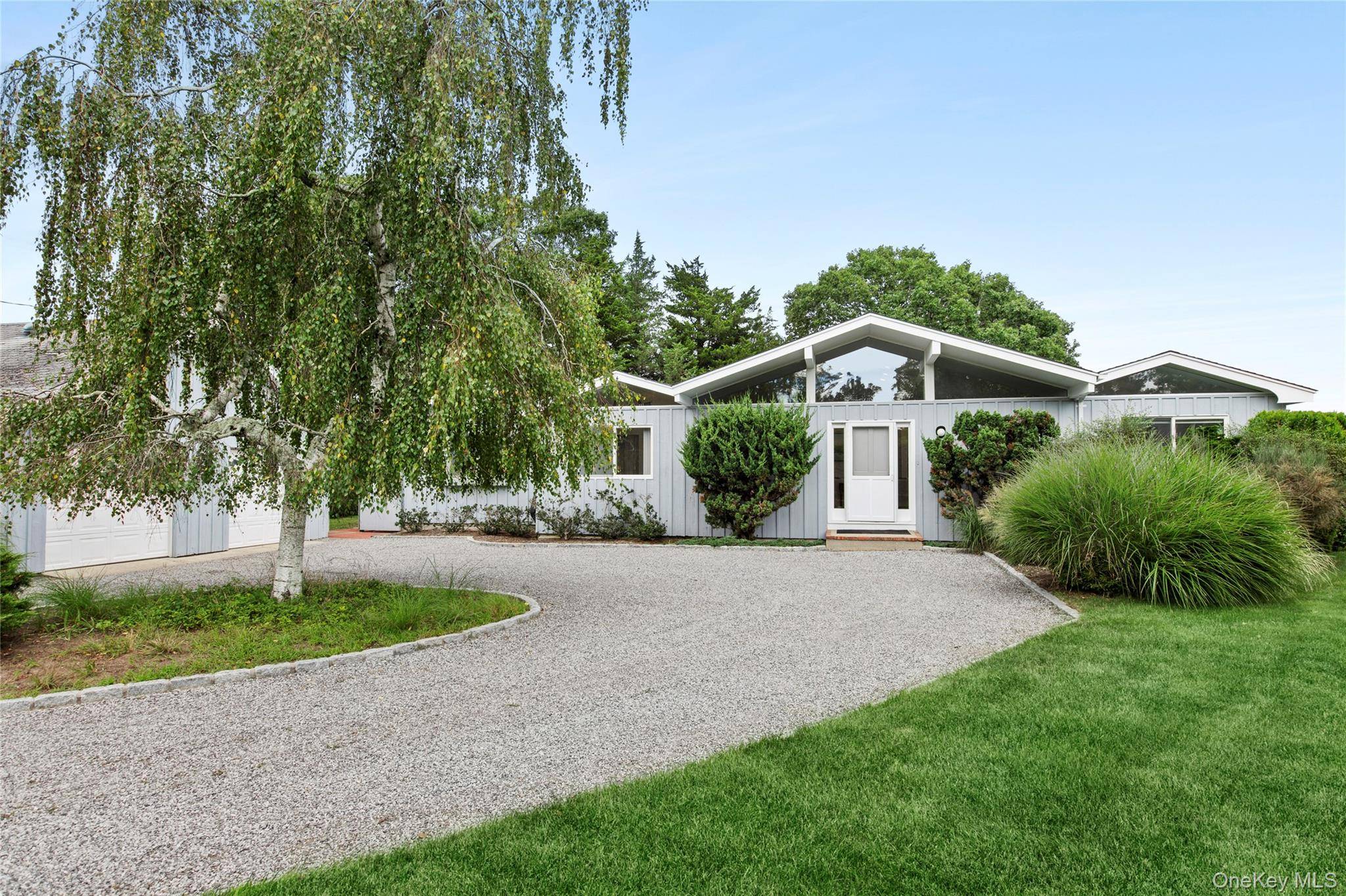 7 S Pond RD, East Hampton, NY 11937