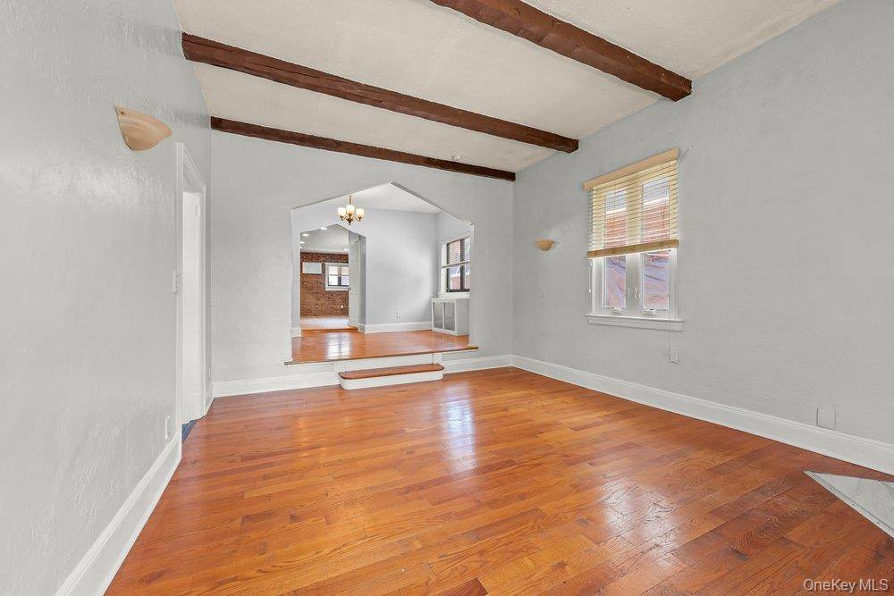 82-41 166th ST, Hillcrest (queens), NY 11432