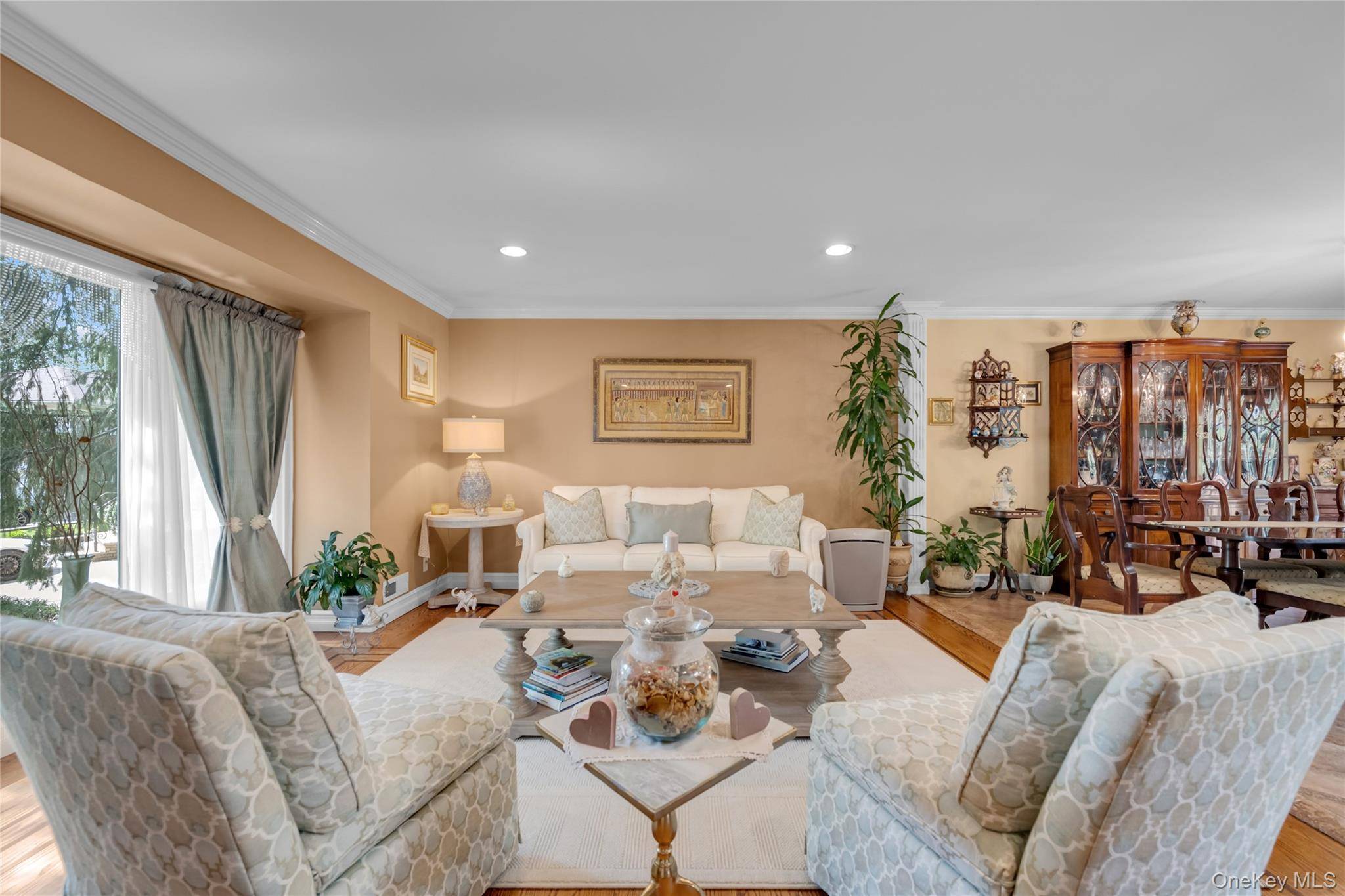 936 Stratford CT, Westbury, NY 11590