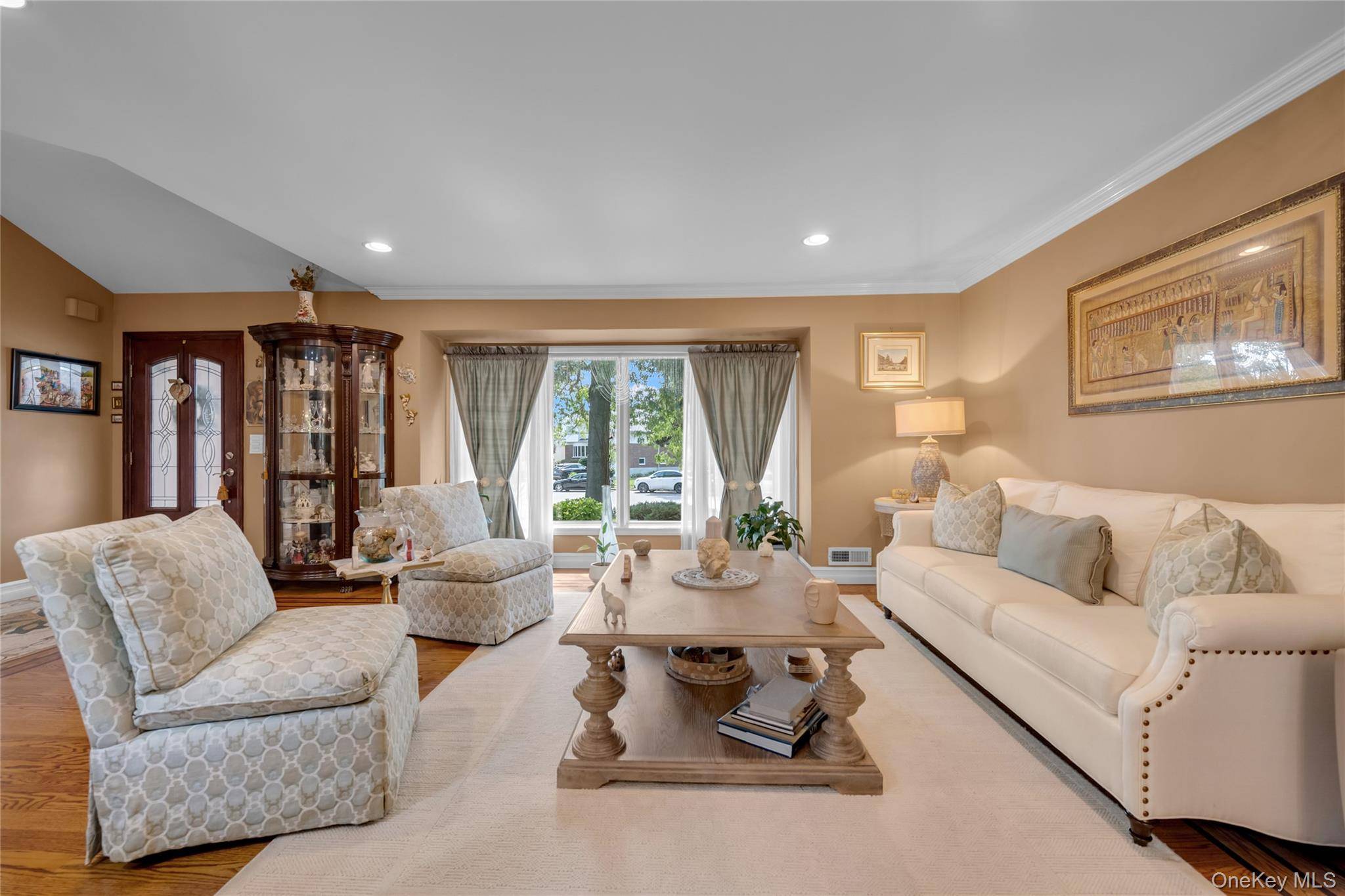 936 Stratford CT, Westbury, NY 11590