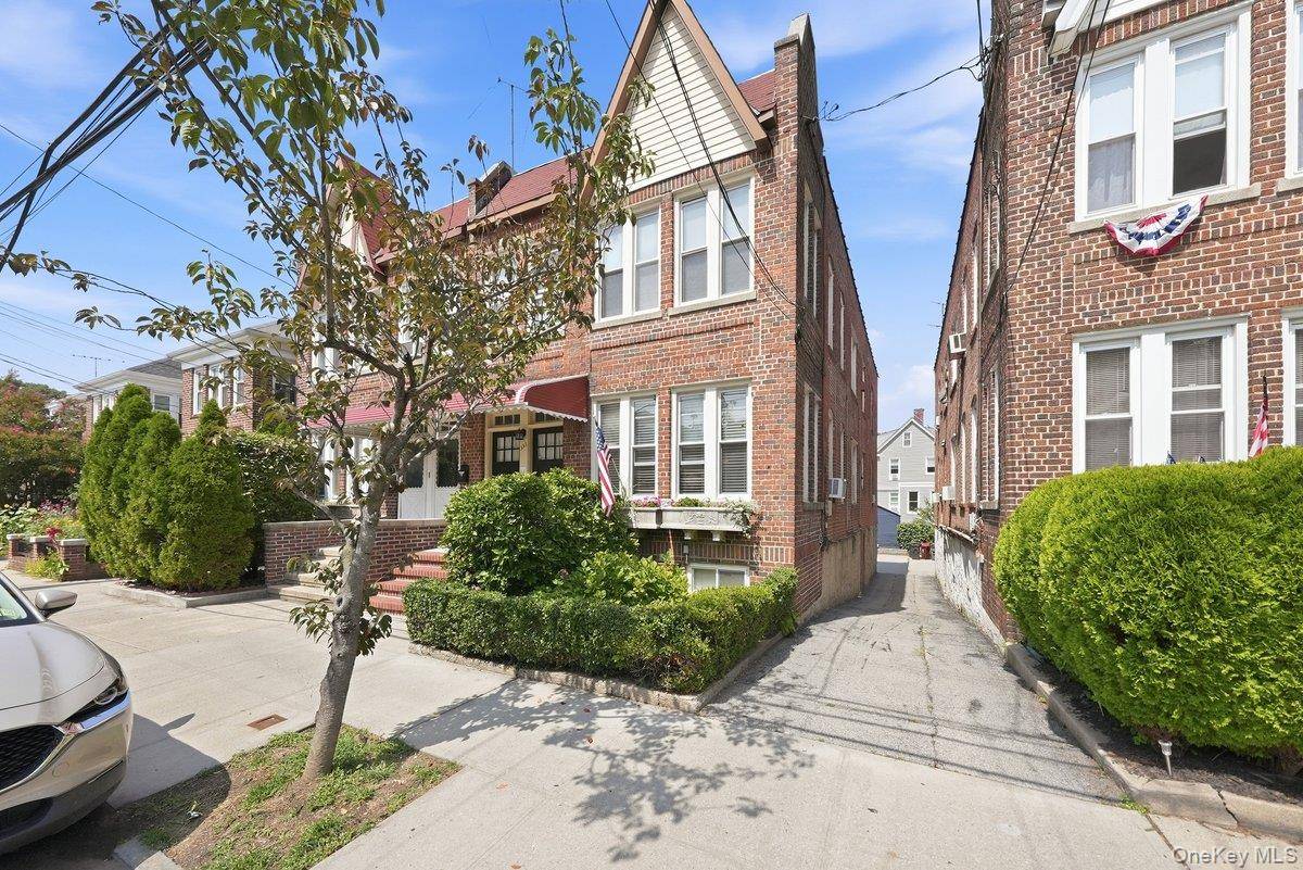 333 E 238th ST, Bronx, NY 10470