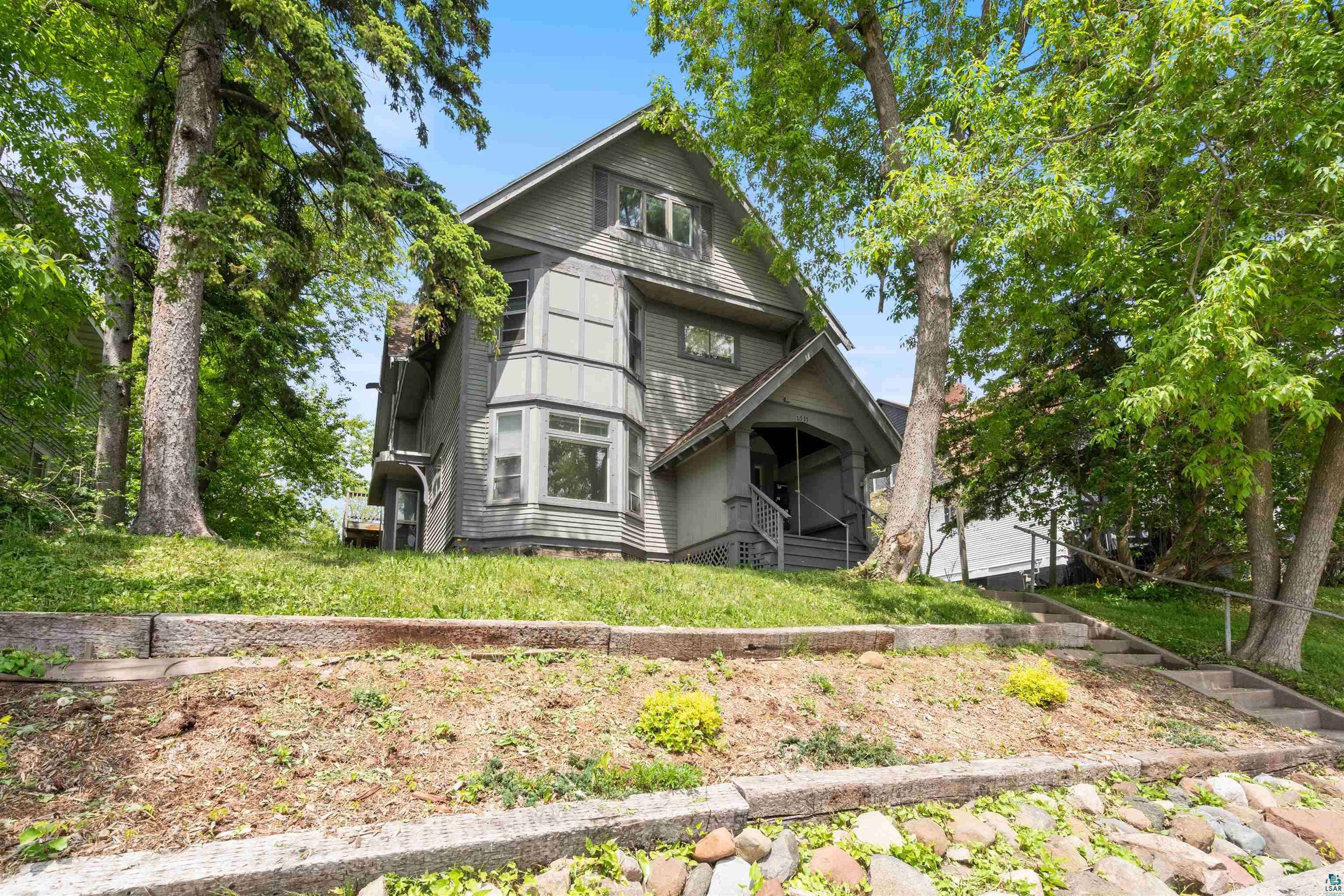 1511 E 4th St, Duluth, MN 55812