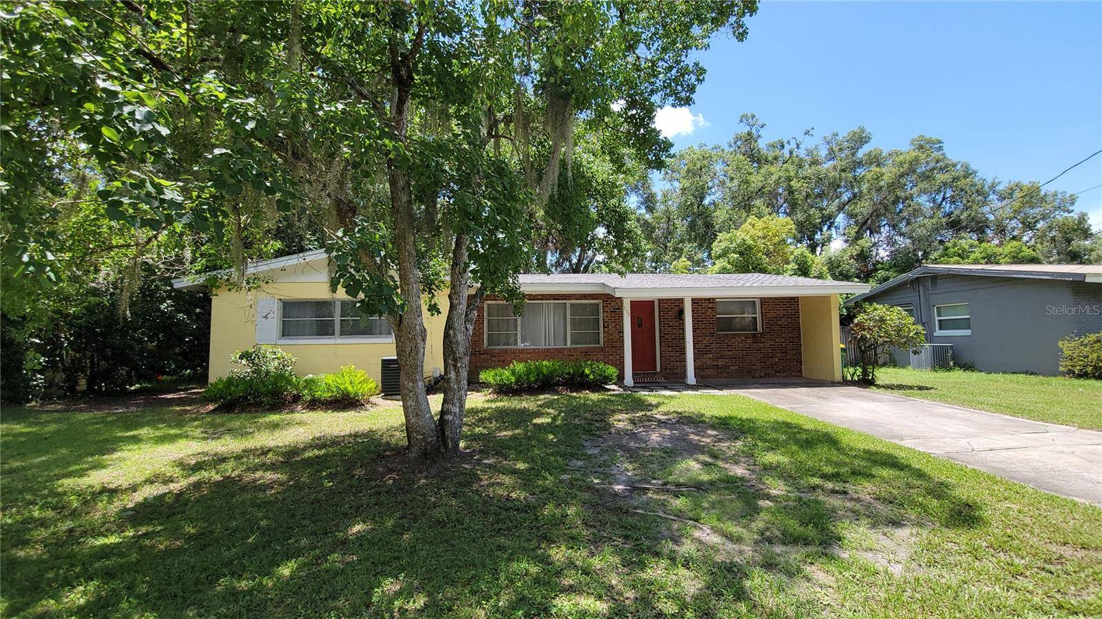 906 E WISCONSIN AVE, Deland, FL 32724