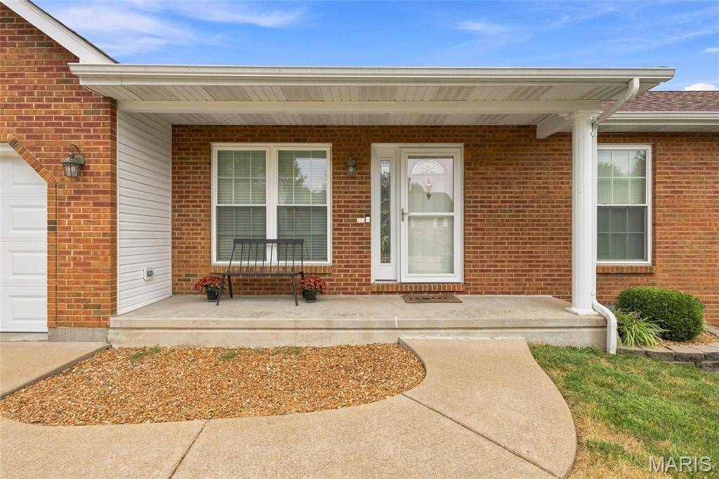 2112 Martina DR, Washington, MO 63090