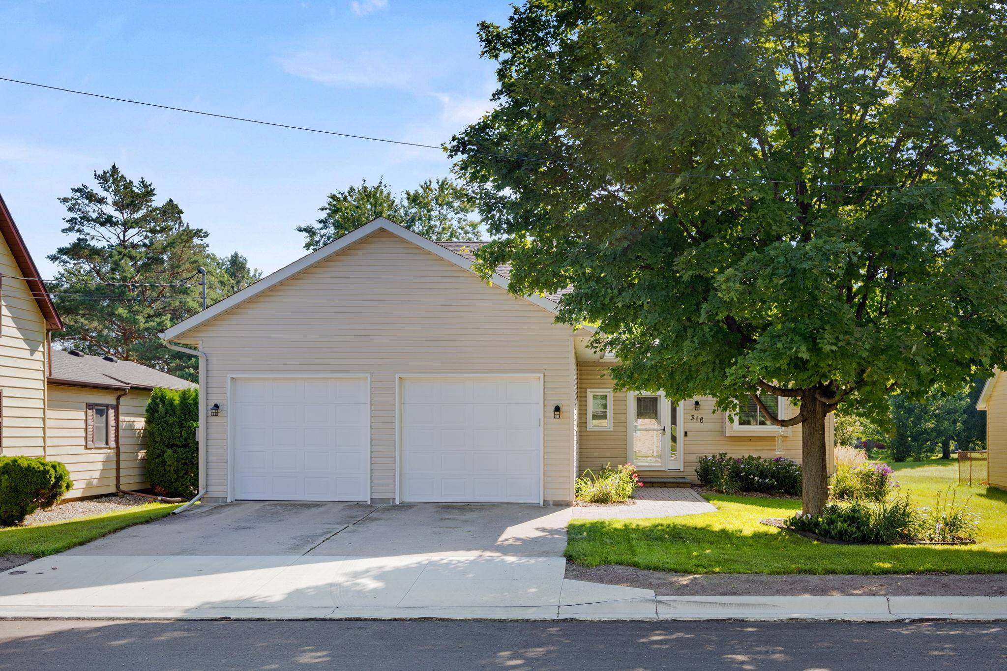 316 Lake AVE N, Silver Lake, MN 55381