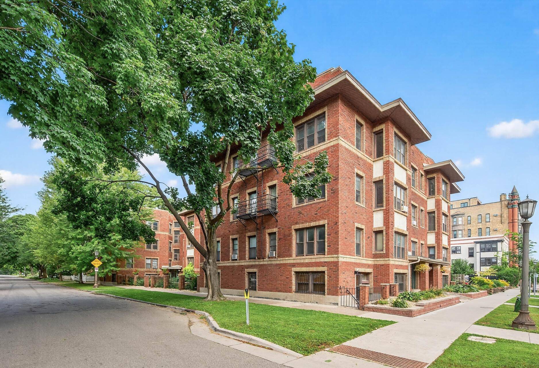 391 Laurel AVE #304, Saint Paul, MN 55102
