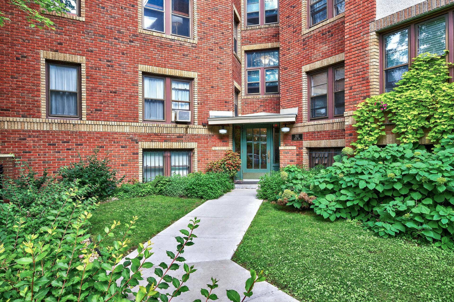391 Laurel AVE #304, Saint Paul, MN 55102