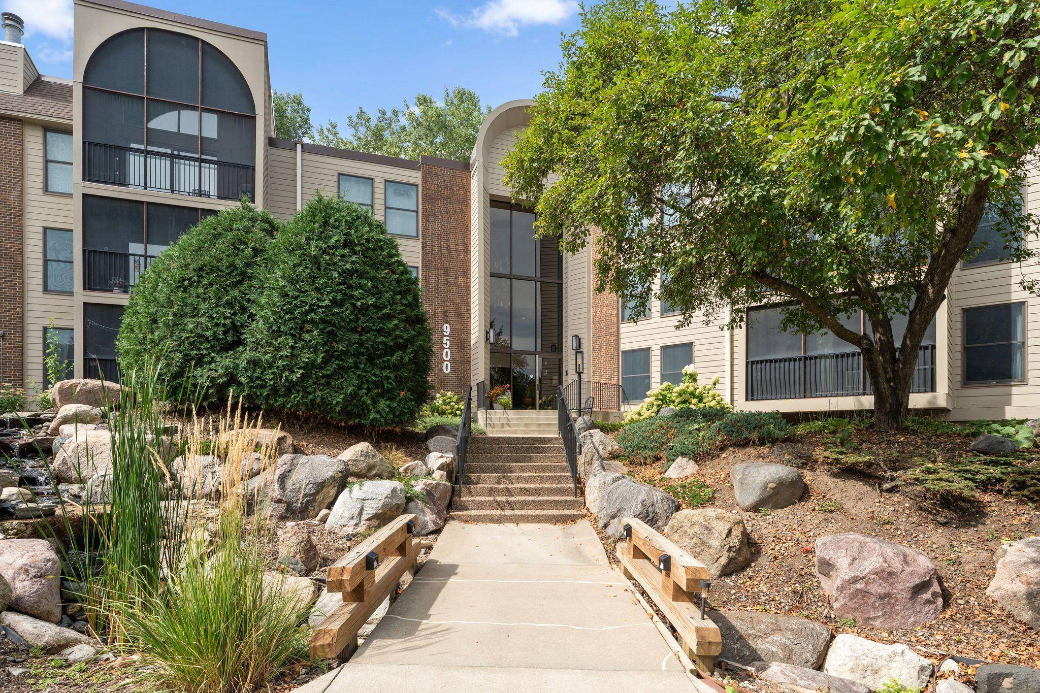 9500 Collegeview RD #206, Bloomington, MN 55437