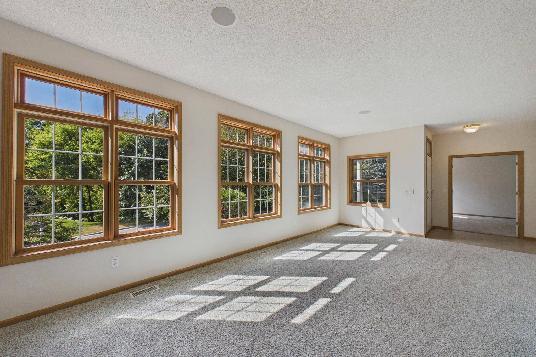 710 Gilfillan LN, White Bear Twp, MN 55127