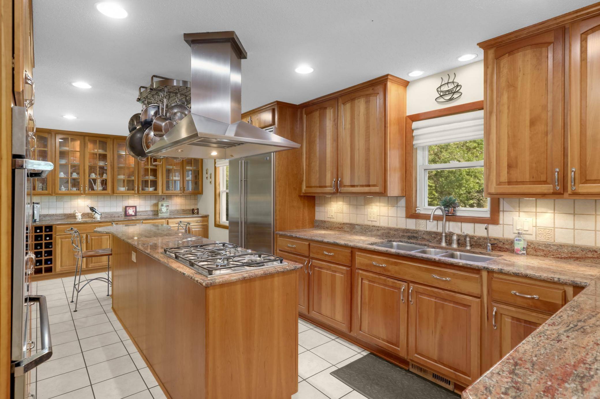 9622 Polaris LN N, Maple Grove, MN 55369