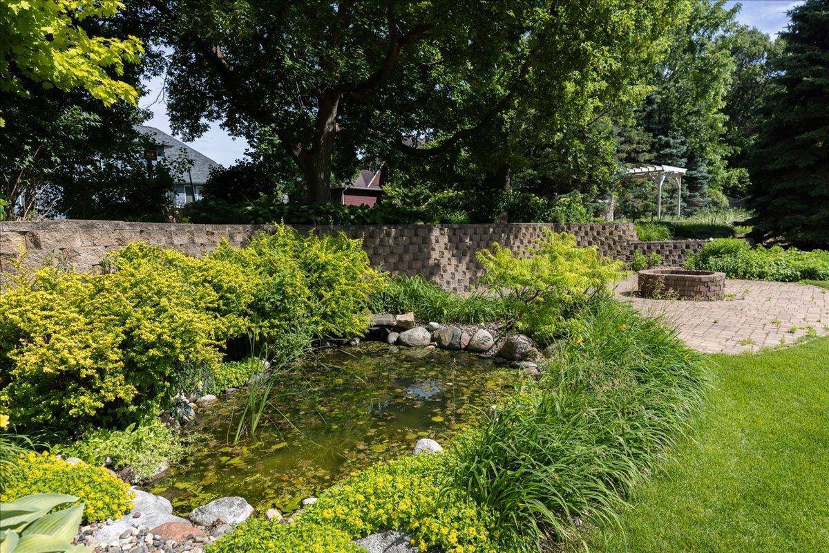 4708 Weston Hills DR, Eagan, MN 55123
