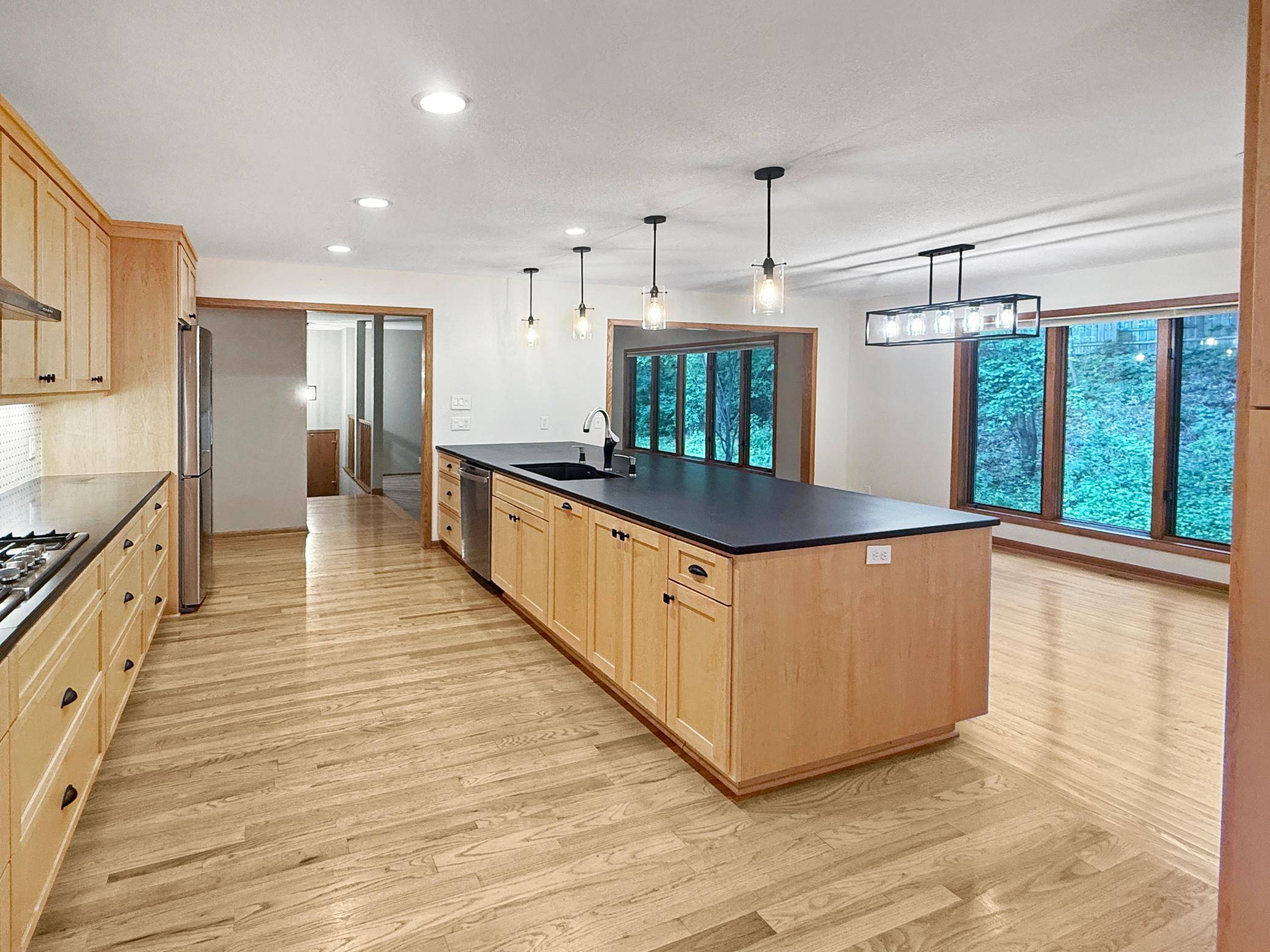 13701 Wood LN, Minnetonka, MN 55305