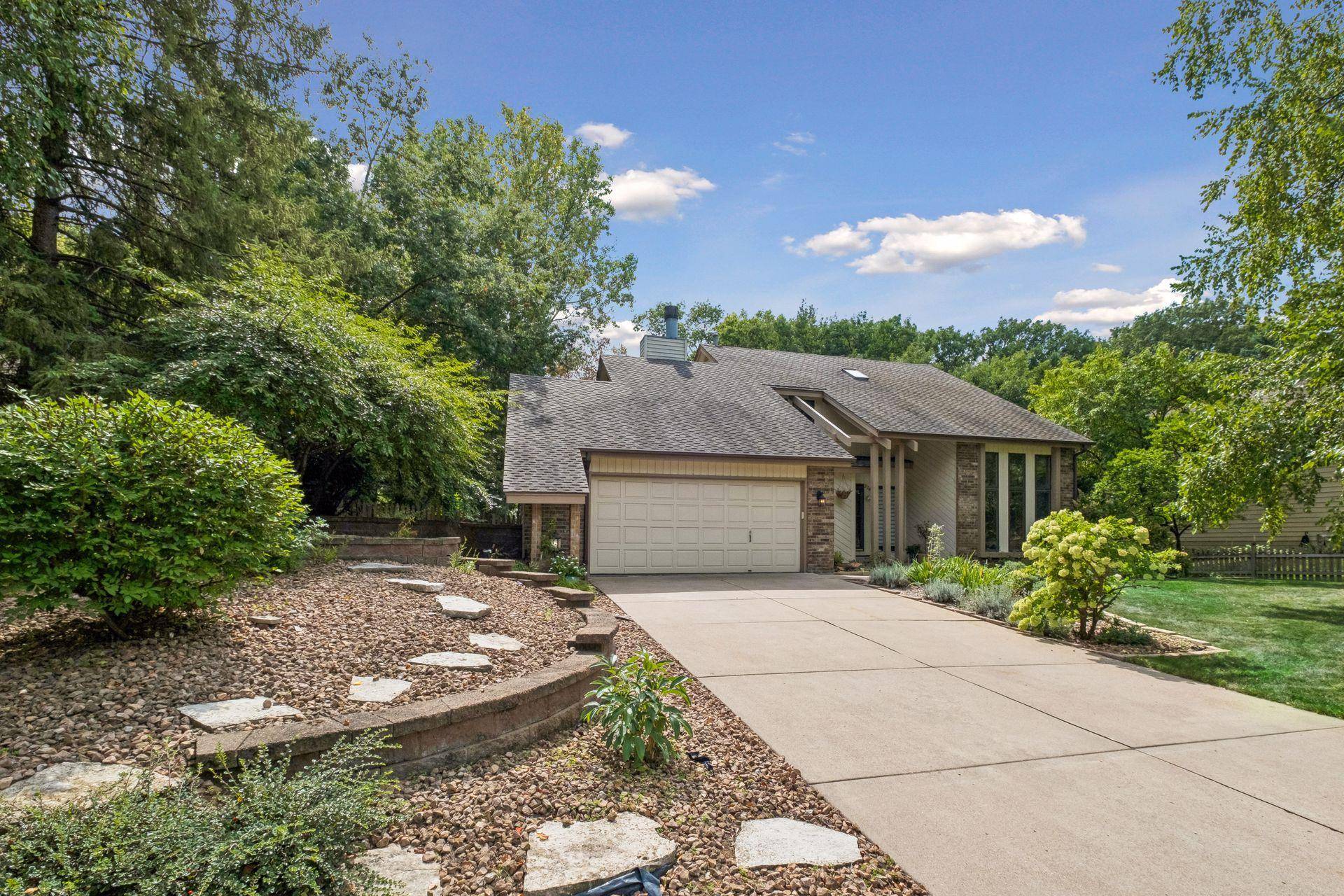 2248 James ST, Eagan, MN 55122