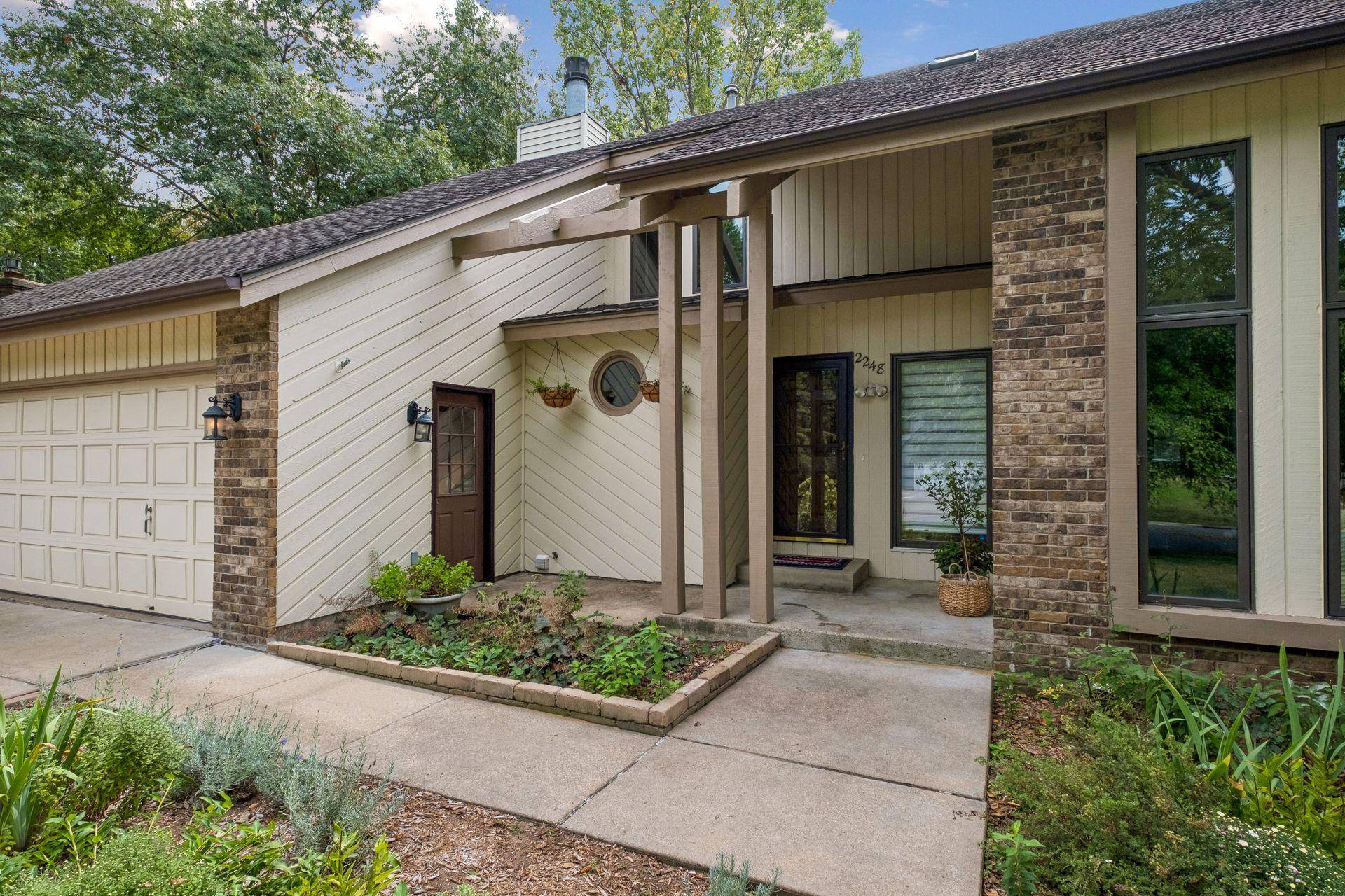 2248 James ST, Eagan, MN 55122