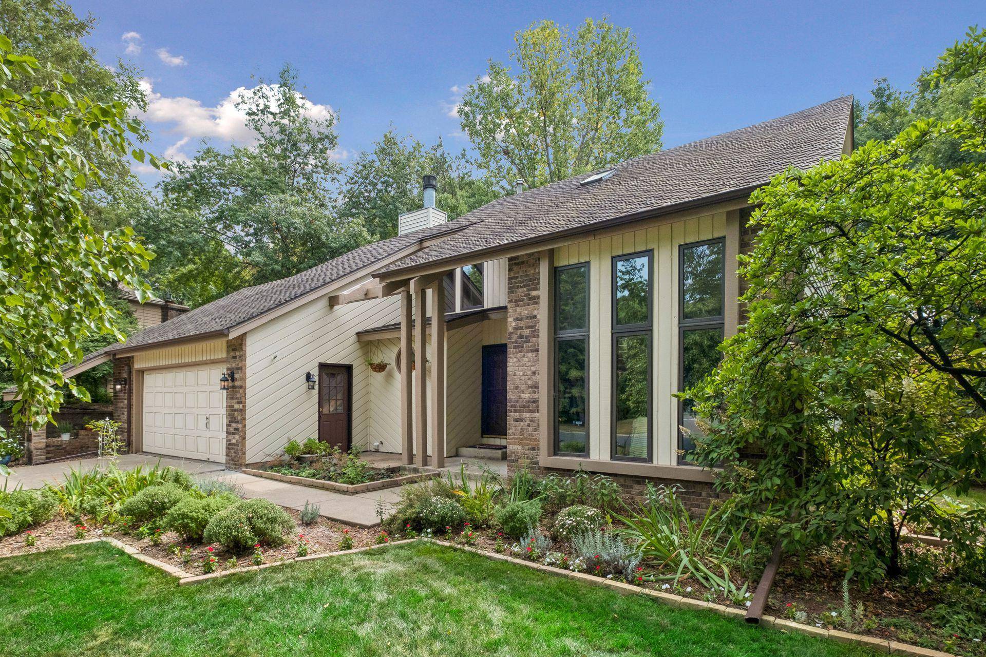 2248 James ST, Eagan, MN 55122