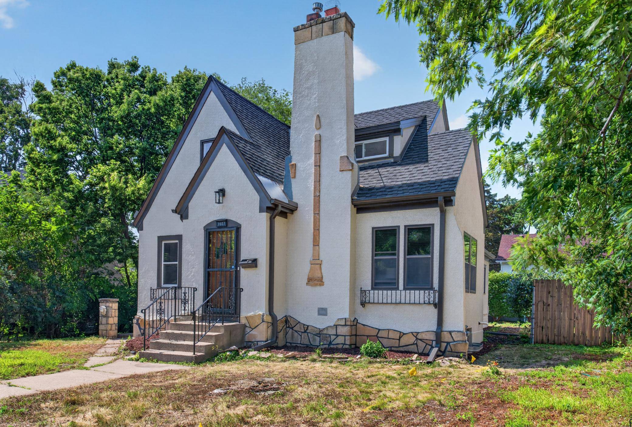 3807 Hubbard AVE N, Robbinsdale, MN 55422