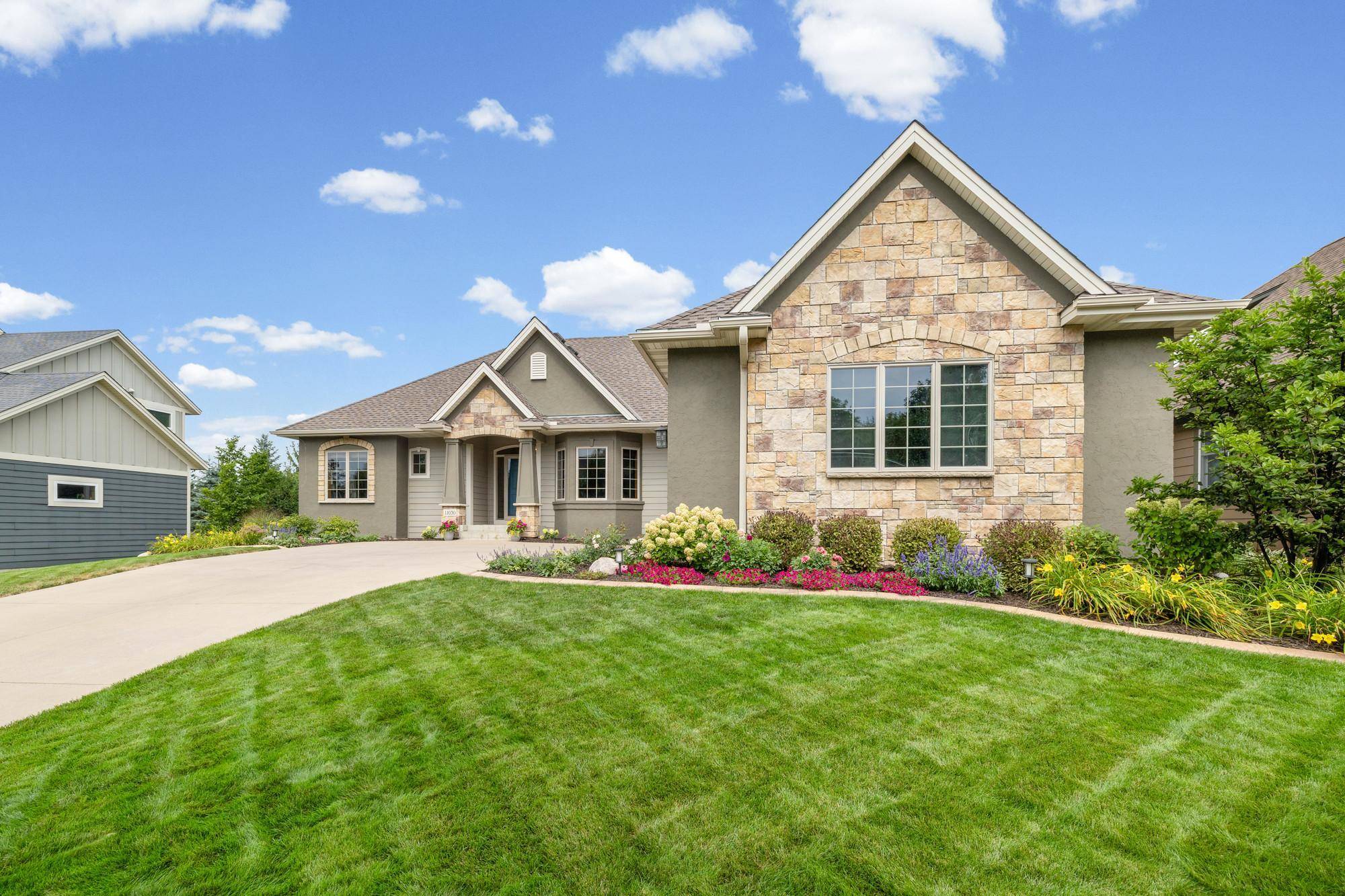 11030 Sweetwater PATH, Woodbury, MN 55129